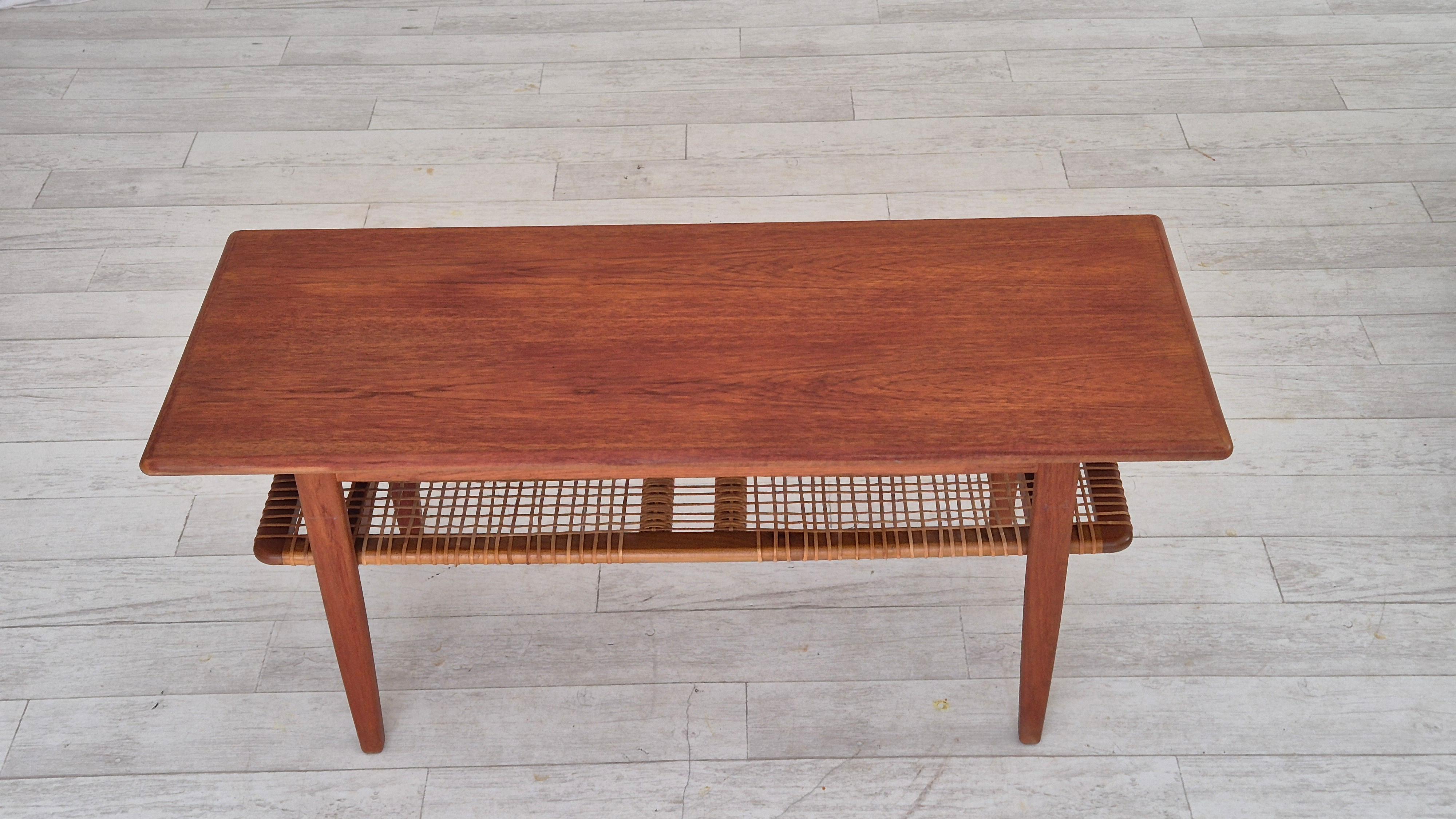Tavolino scandinavo degli anni '70, condizioni originali, legno di teak, rattan. in vendita 8