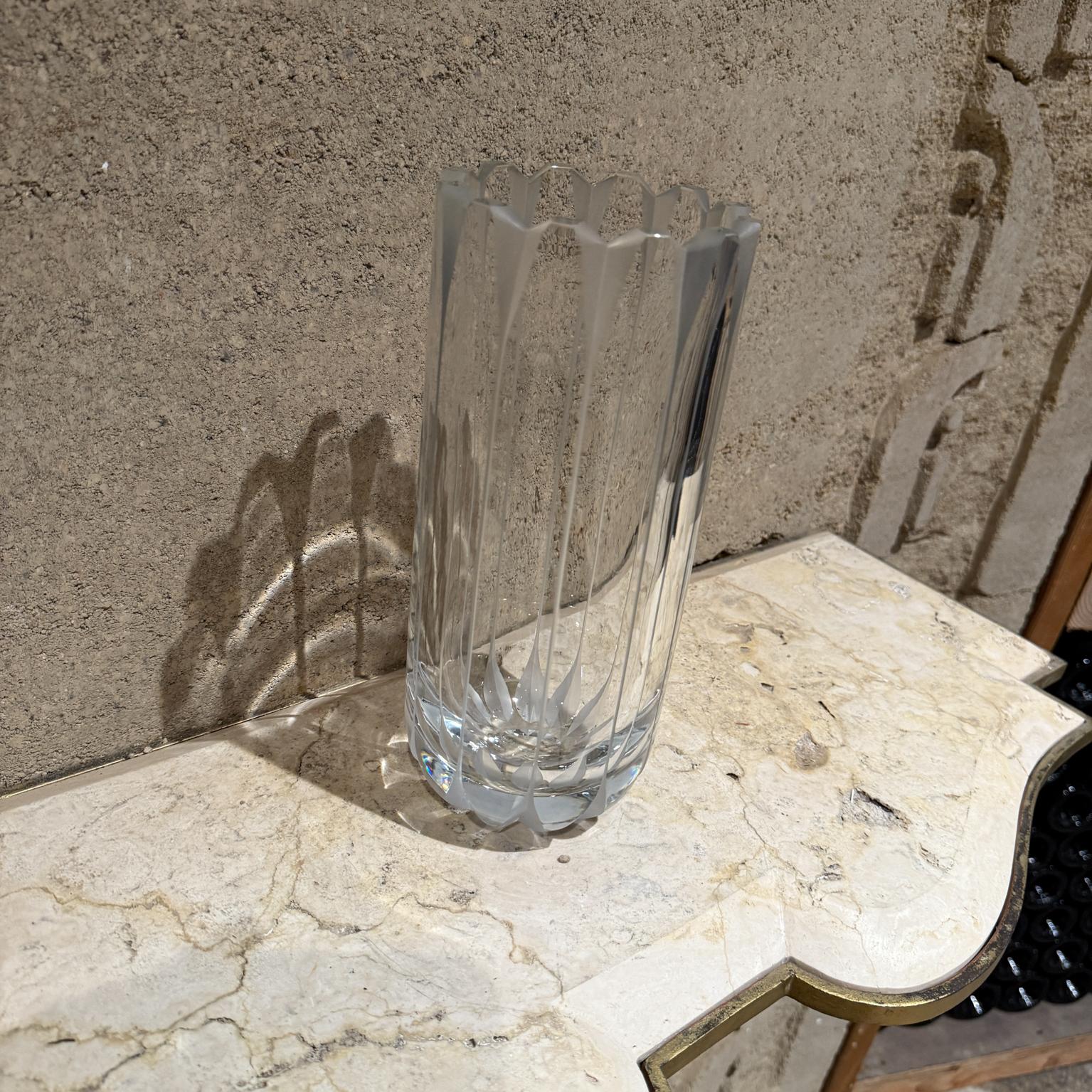Mid-Century moderno Vaso di cristallo scandinavo anni '70 a coste in vetro artistico in vendita