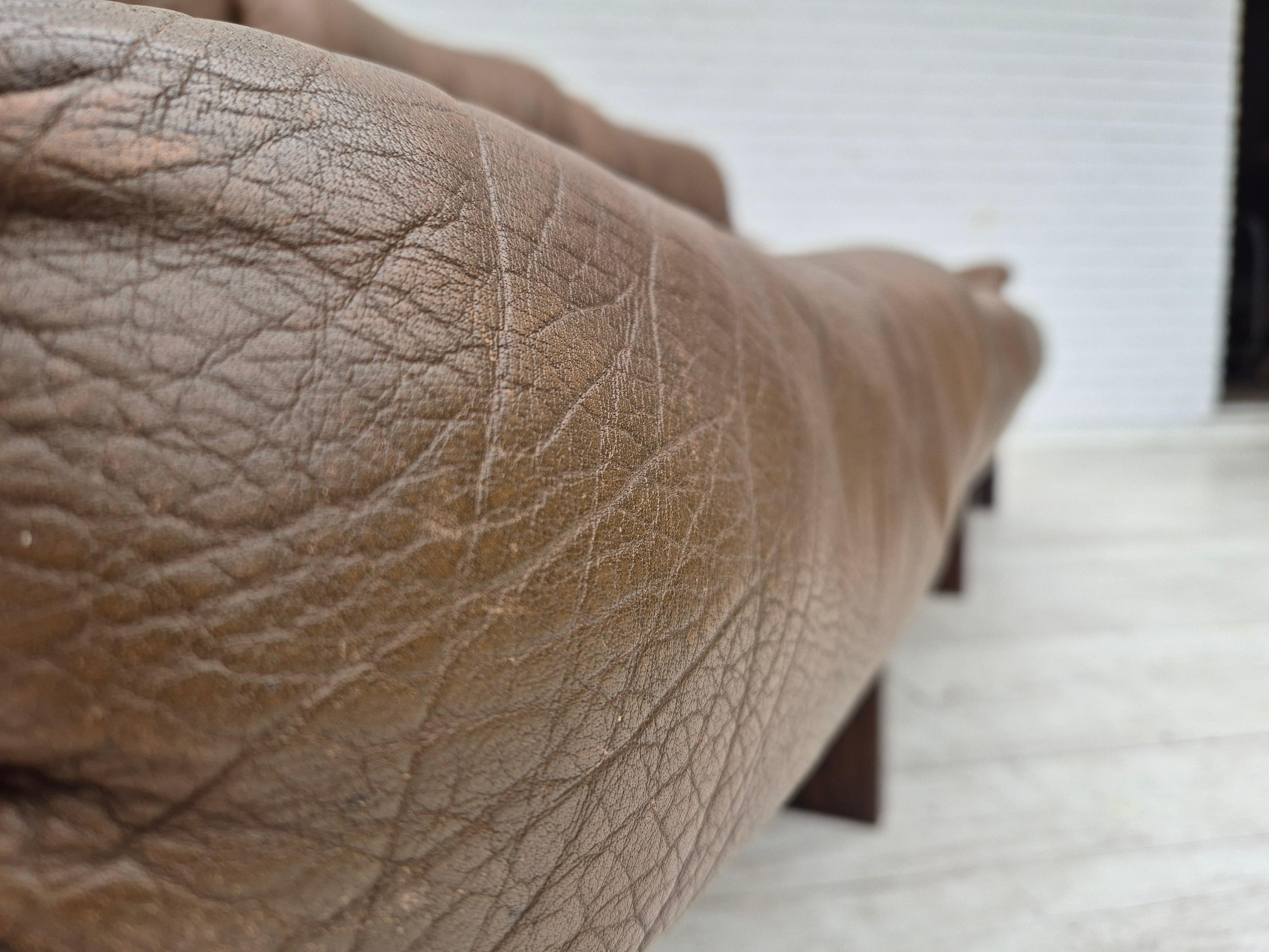 1970s, Scandinavian design, 3 seater sofa in safari style, original condition. 9