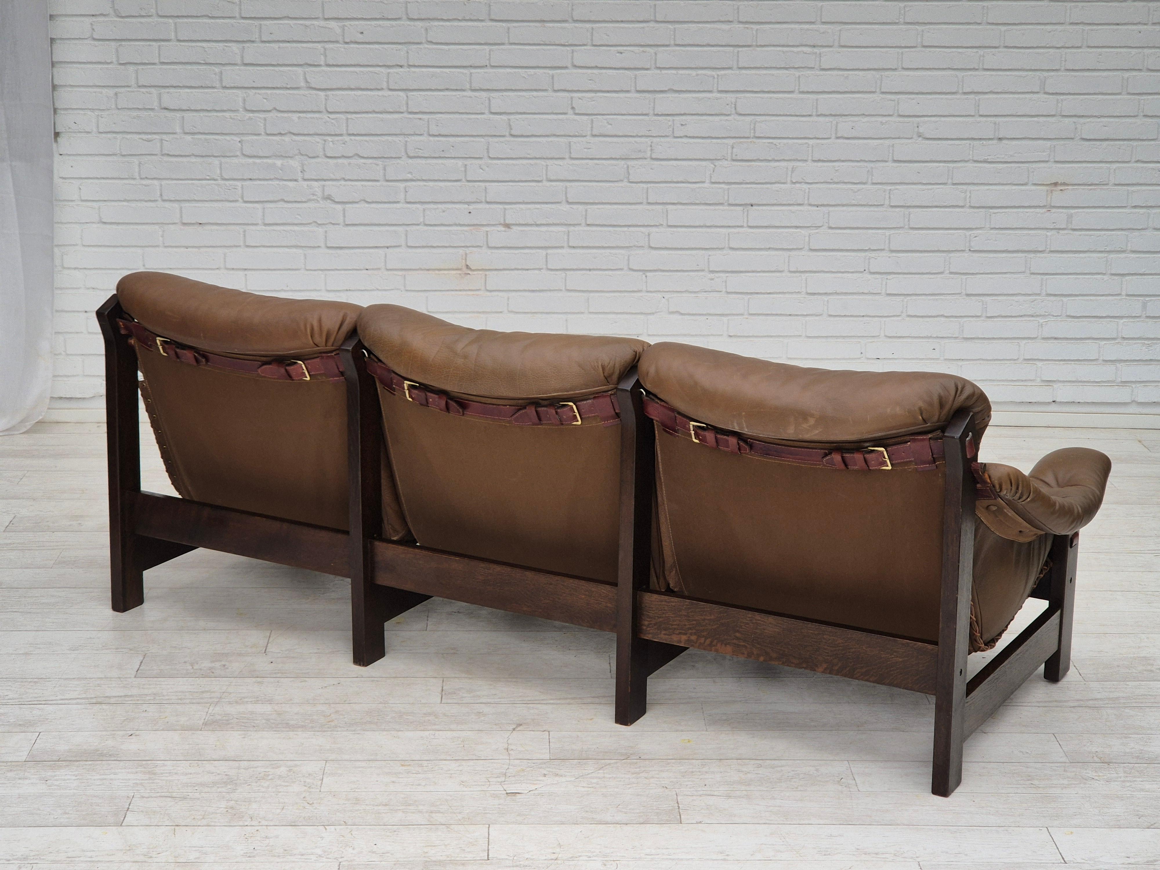 1970s, Scandinavian design, 3 seater sofa in safari style, original condition. In Good Condition In Tarm, 82