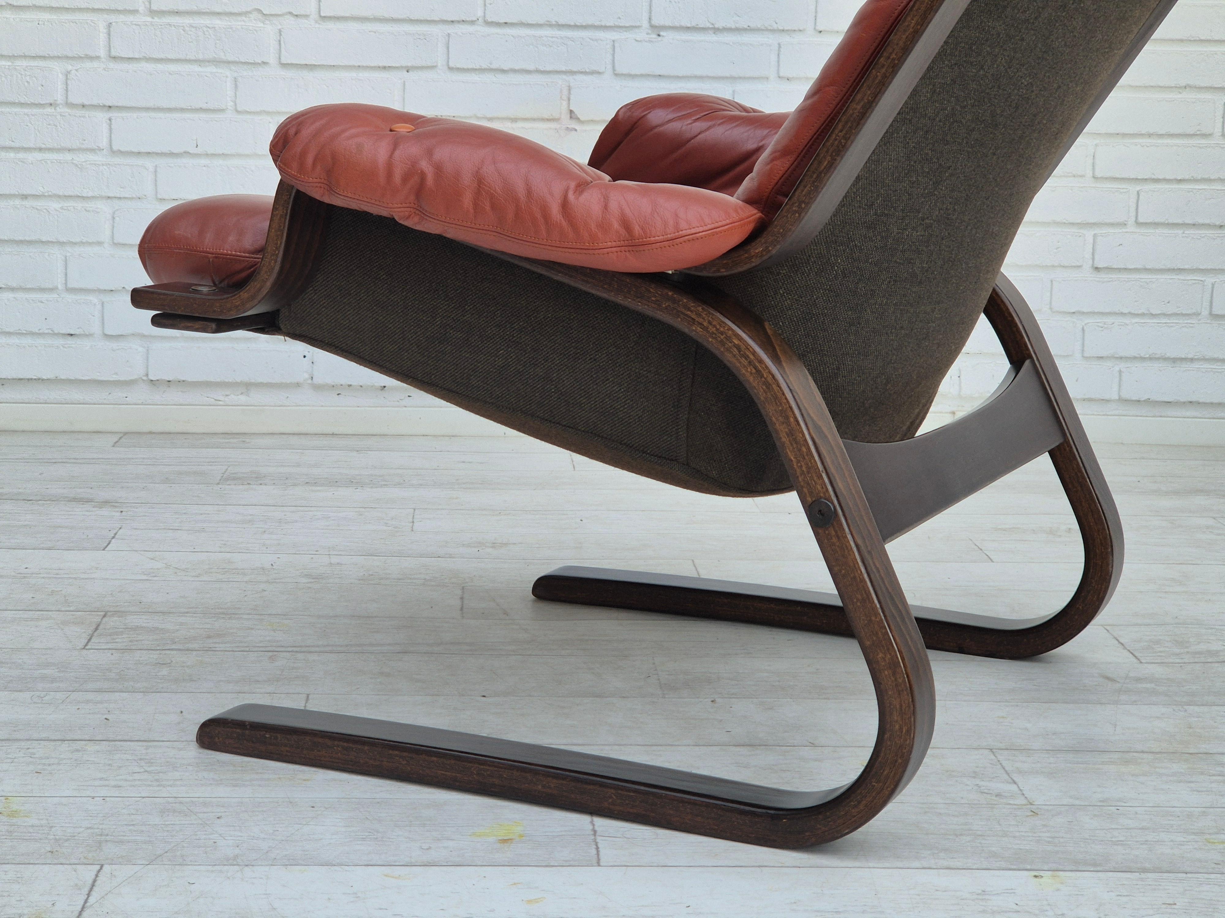 1970er Jahre, skandinavisches Design, Loungesessel, Originalzustand, braunes Leder. im Angebot 4