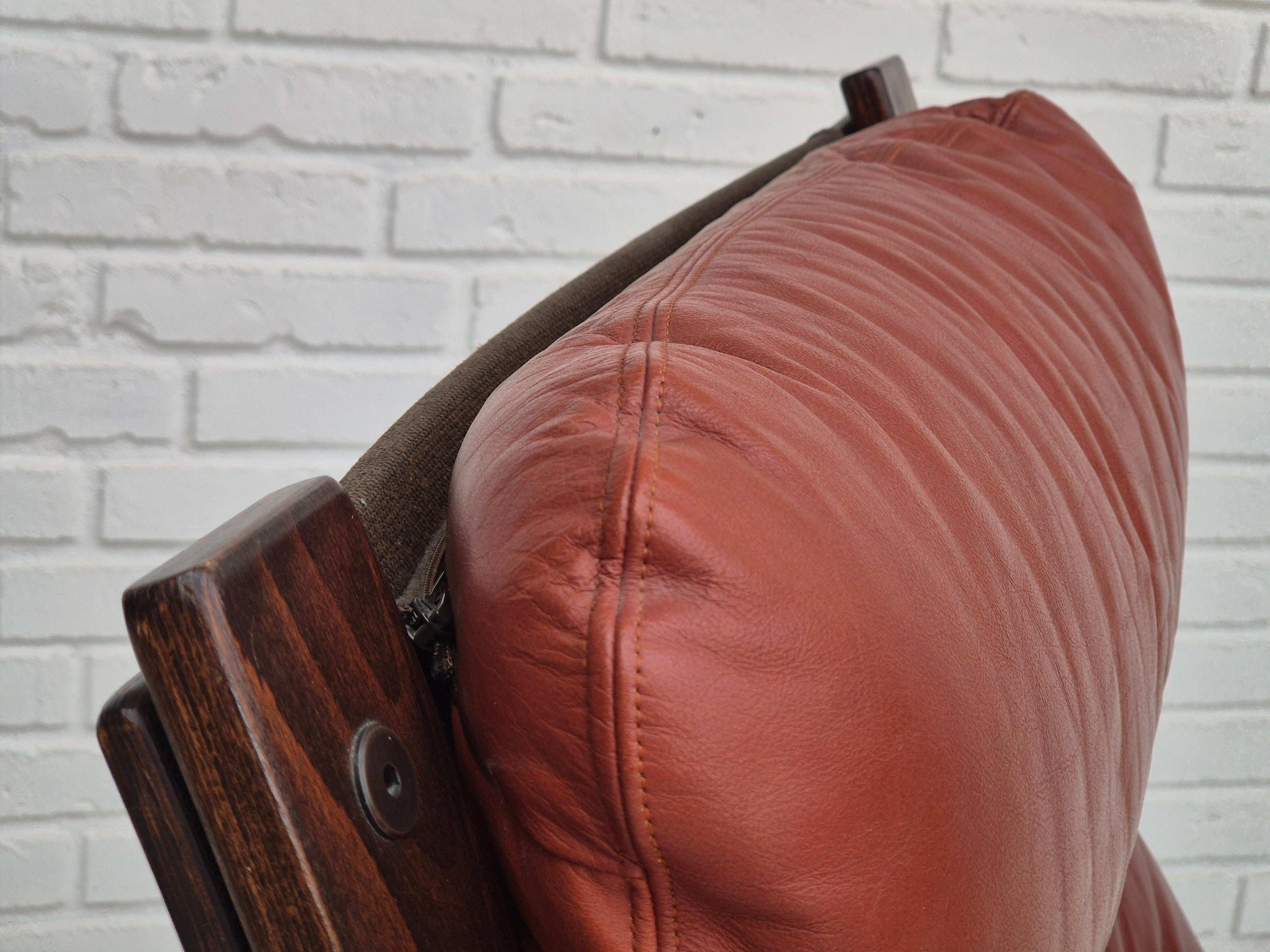 1970er Jahre, skandinavisches Design, Loungesessel, Originalzustand, braunes Leder. im Angebot 7