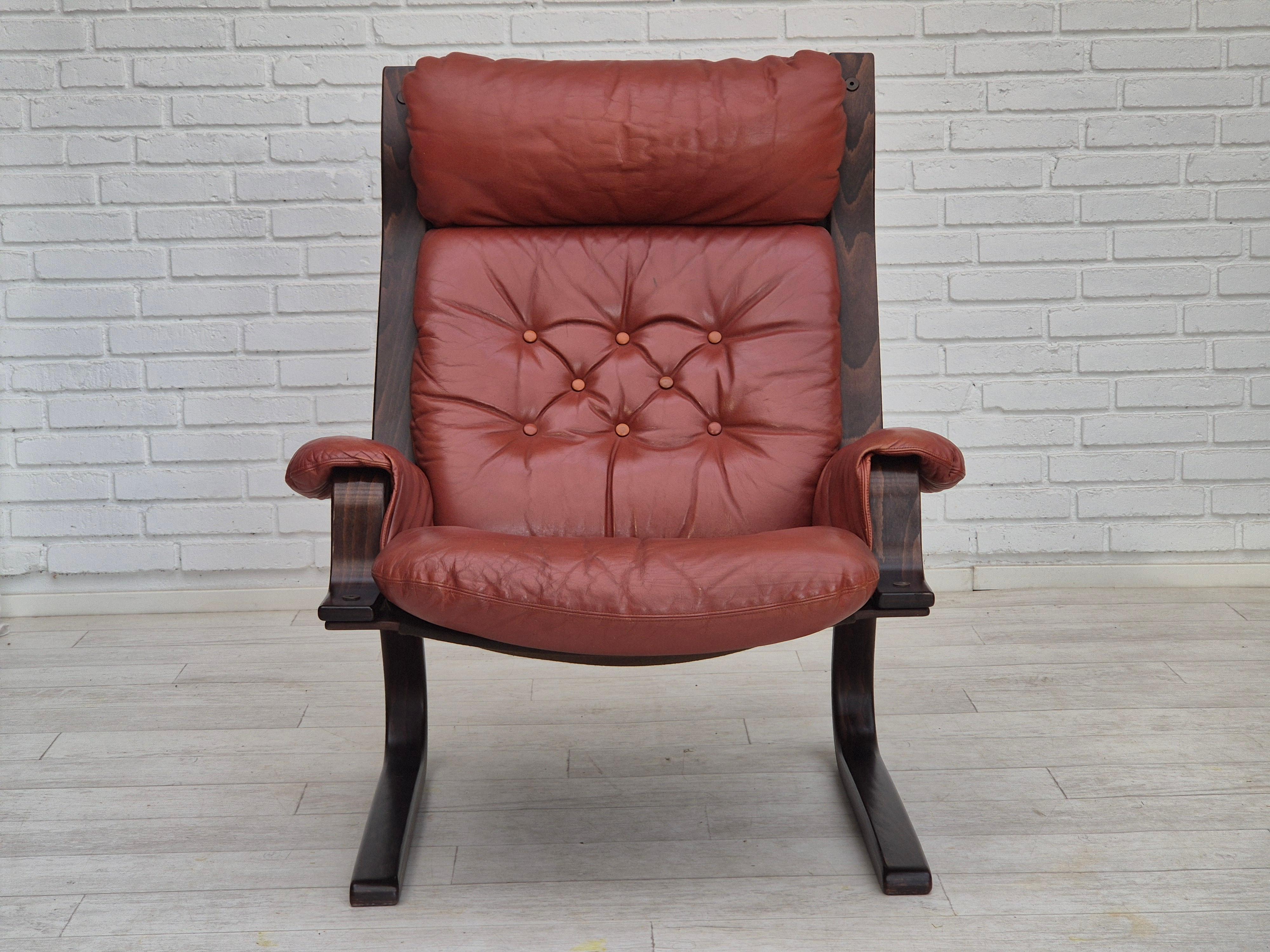 1970er Jahre, skandinavisches Design, Loungesessel, Originalzustand, braunes Leder. (Skandinavische Moderne) im Angebot