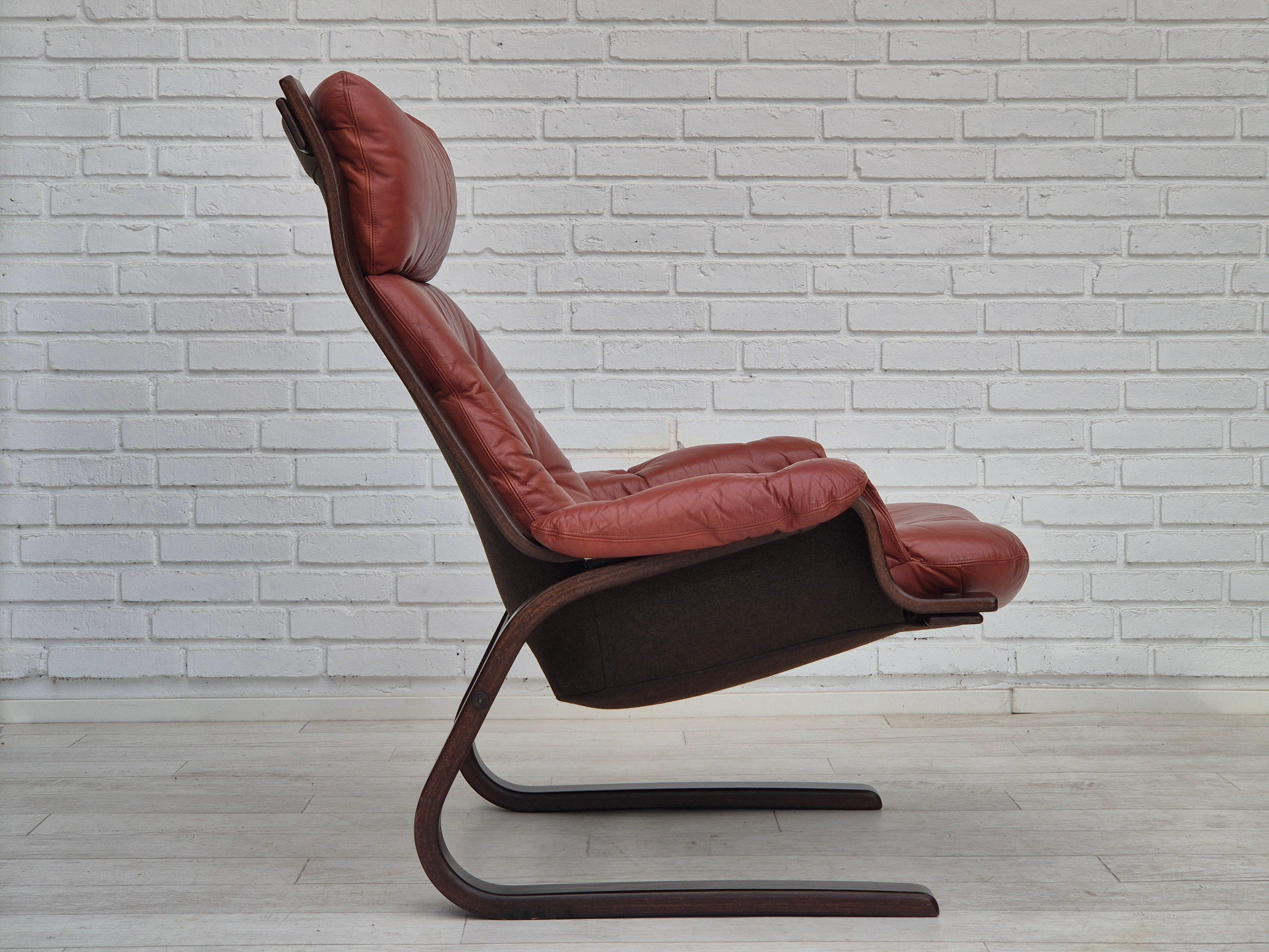 1970er Jahre, skandinavisches Design, Loungesessel, Originalzustand, braunes Leder. (Norwegisch) im Angebot