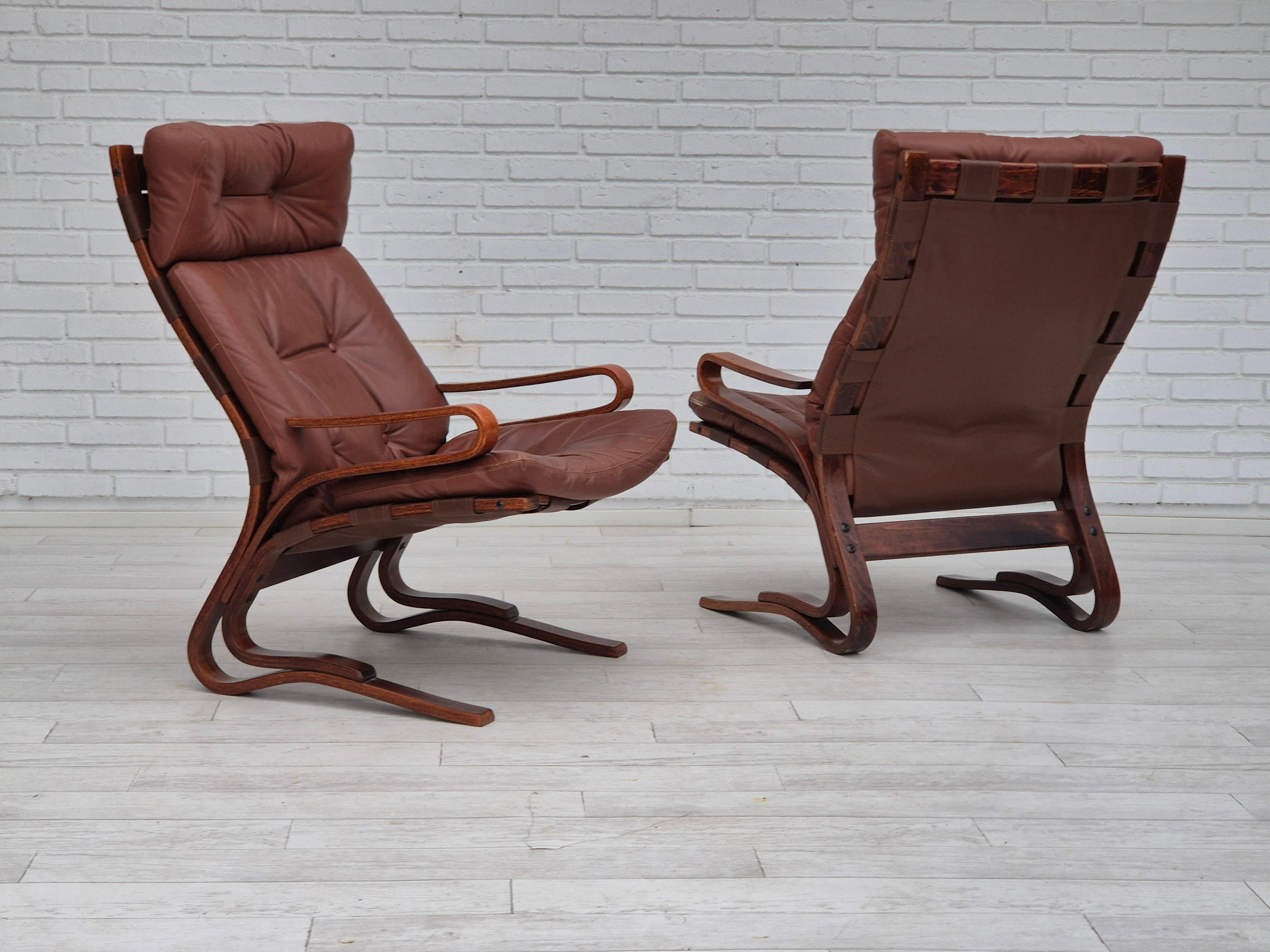 1970er Jahre, skandinavisches Design, Loungesessel, Originalzustand, Leder, gebogenes Holz im Angebot 5