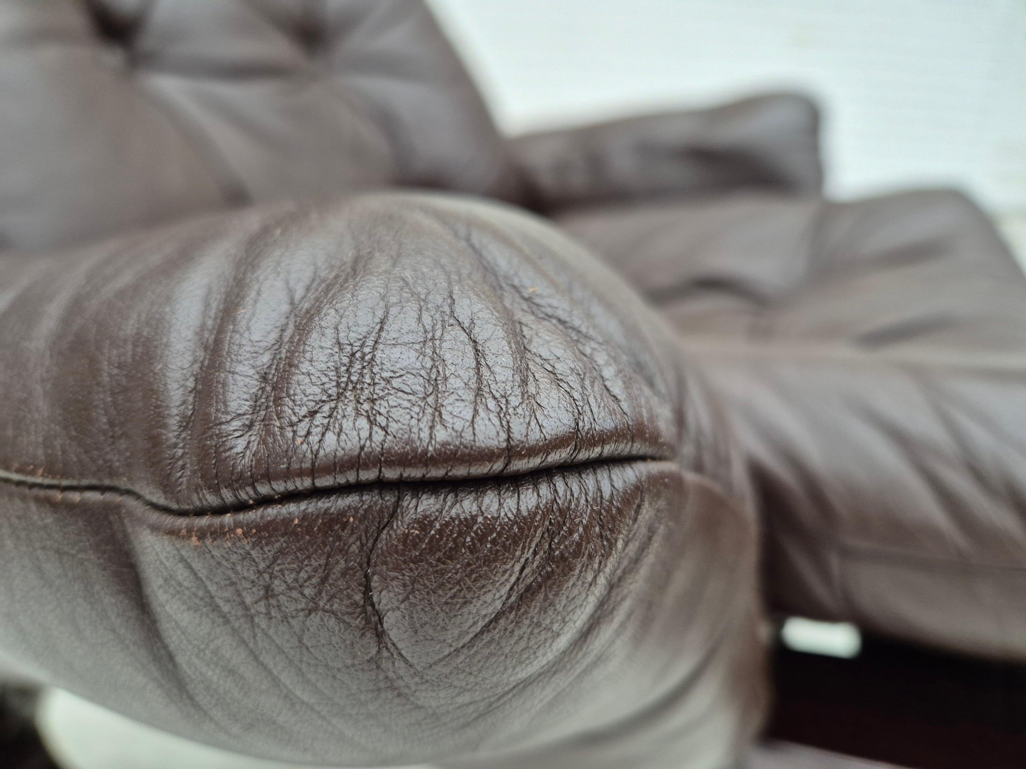 1970er Jahre, skandinavisches Design, Loungesessel, Originalzustand, Leder, gebogenes Holz im Angebot 5