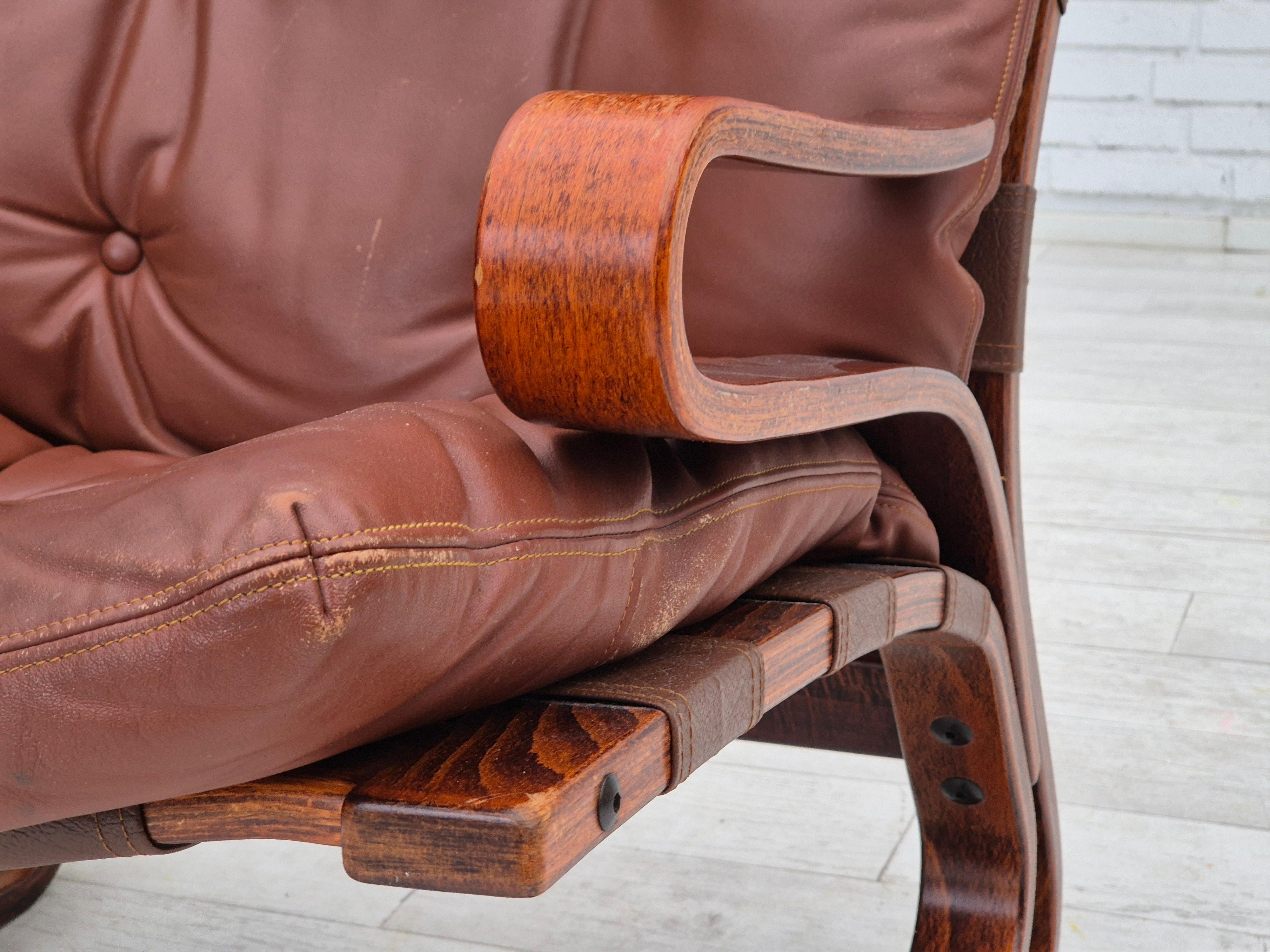 1970er Jahre, skandinavisches Design, Loungesessel, Originalzustand, Leder, gebogenes Holz im Angebot 6