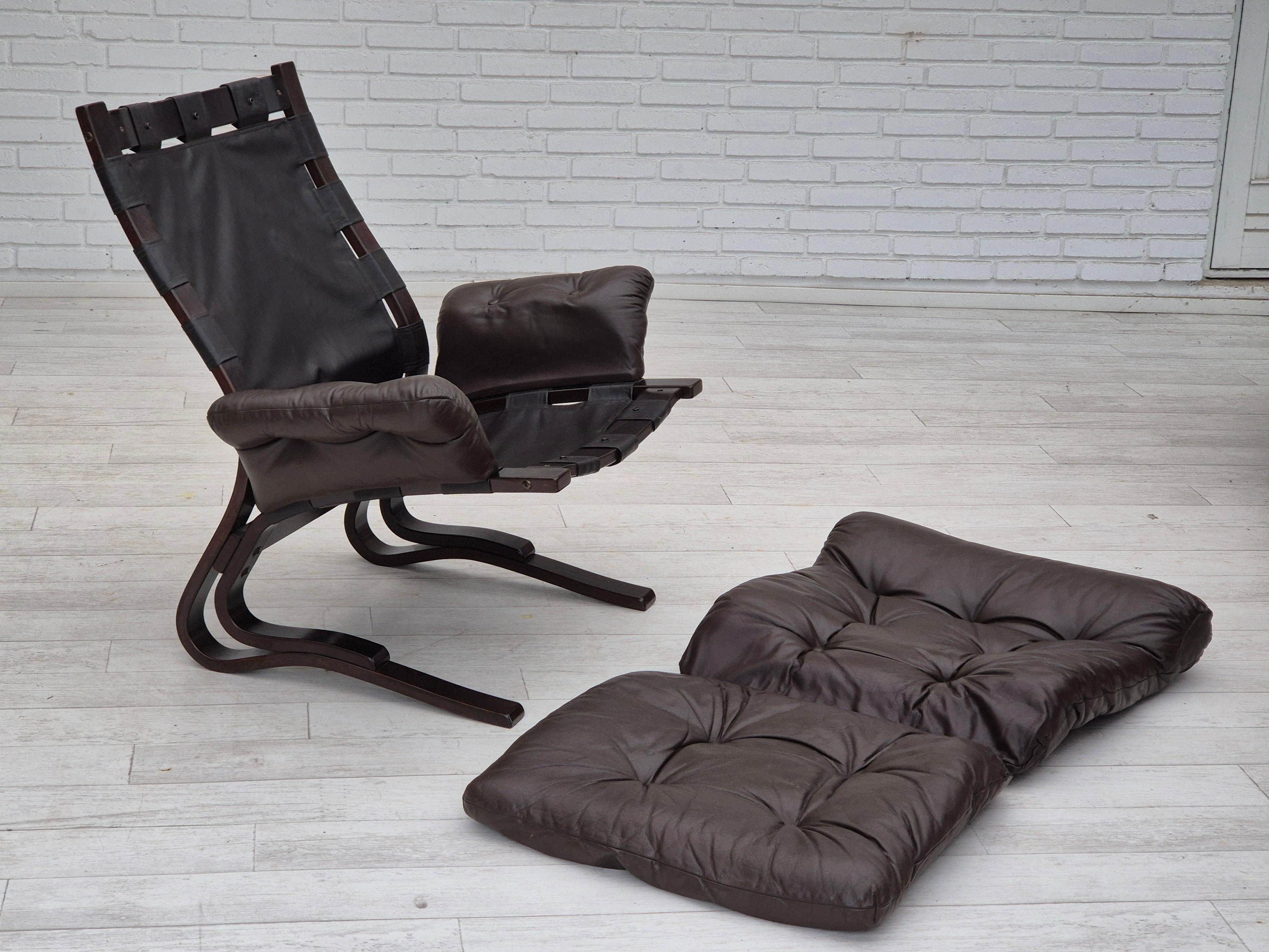 1970er Jahre, skandinavisches Design, Loungesessel, Originalzustand, Leder, gebogenes Holz im Angebot 7