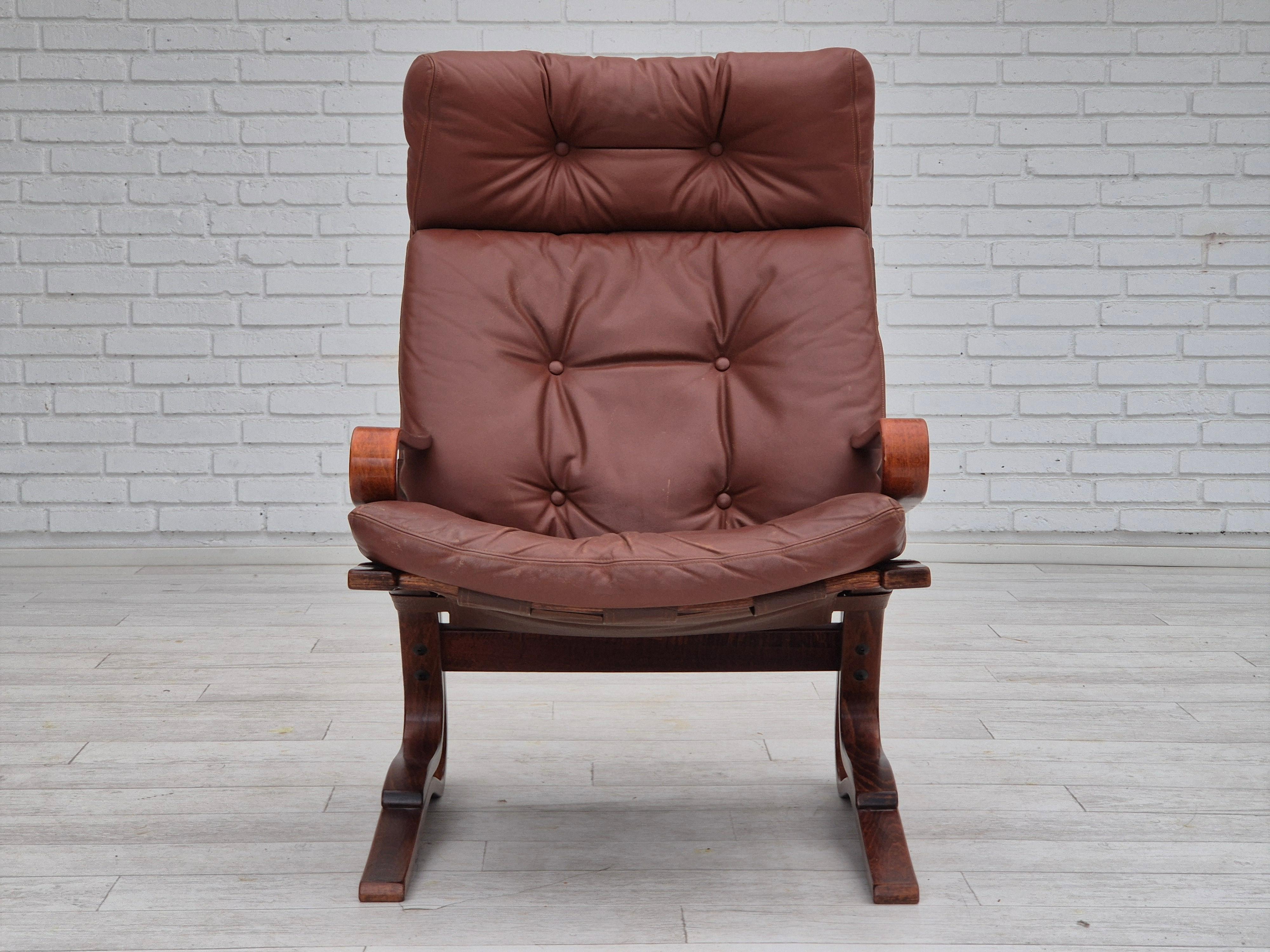 1970er Jahre, skandinavisches Design, Loungesessel, Originalzustand, Leder, gebogenes Holz (Skandinavische Moderne) im Angebot