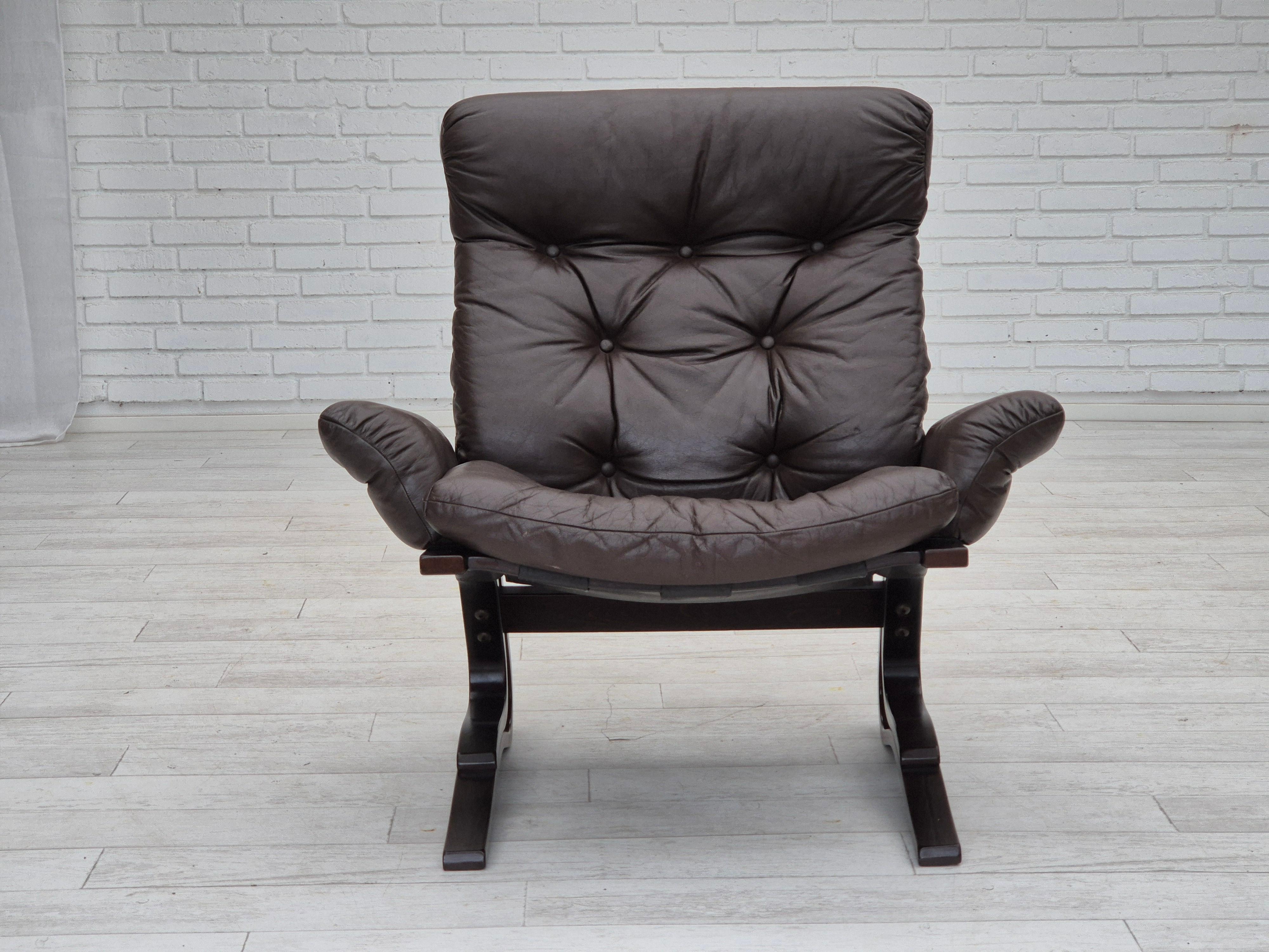 1970er Jahre, skandinavisches Design, Loungesessel, Originalzustand, Leder, gebogenes Holz (Skandinavische Moderne) im Angebot