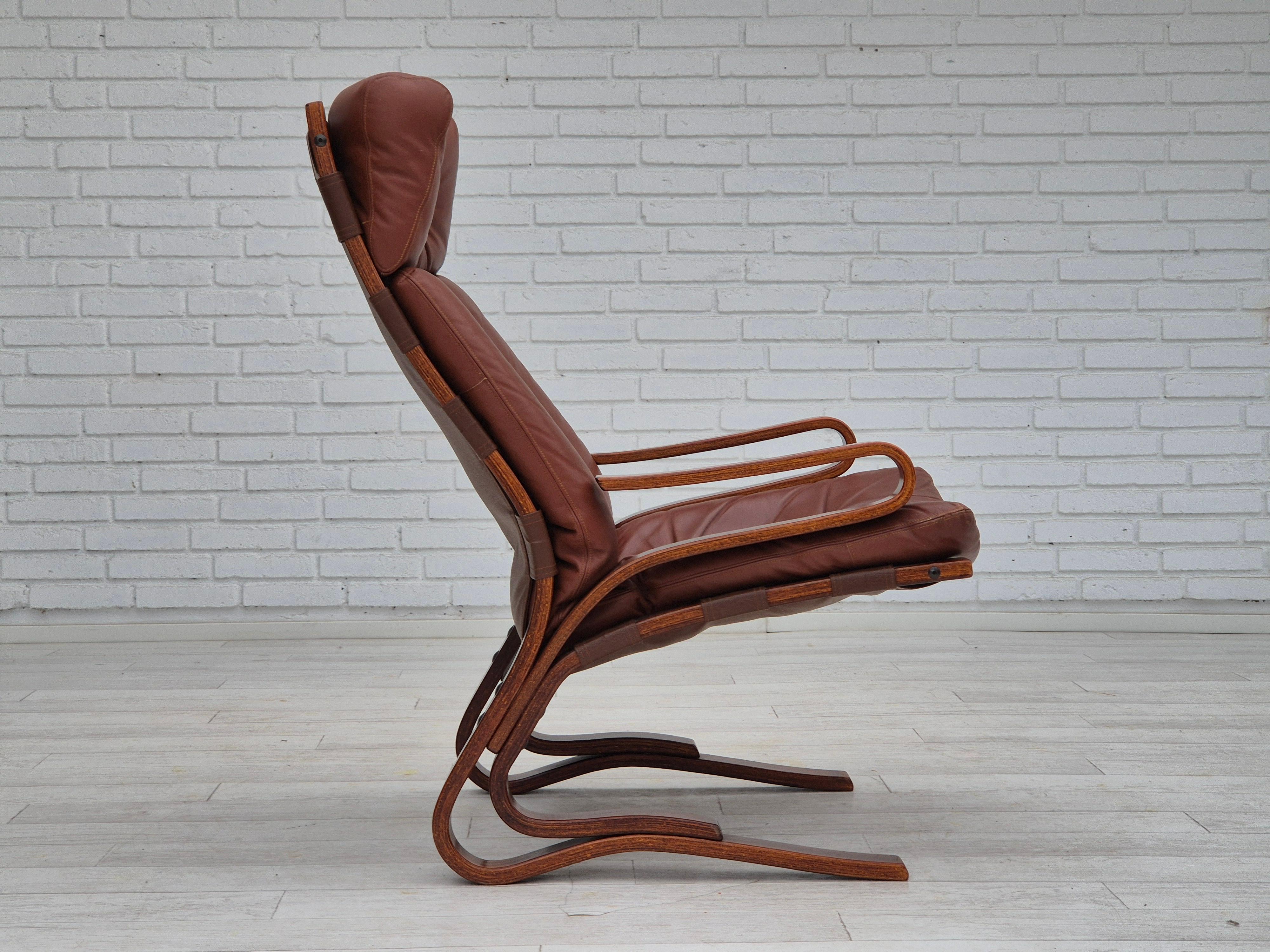 1970er Jahre, skandinavisches Design, Loungesessel, Originalzustand, Leder, gebogenes Holz im Zustand „Gut“ im Angebot in Tarm, 82