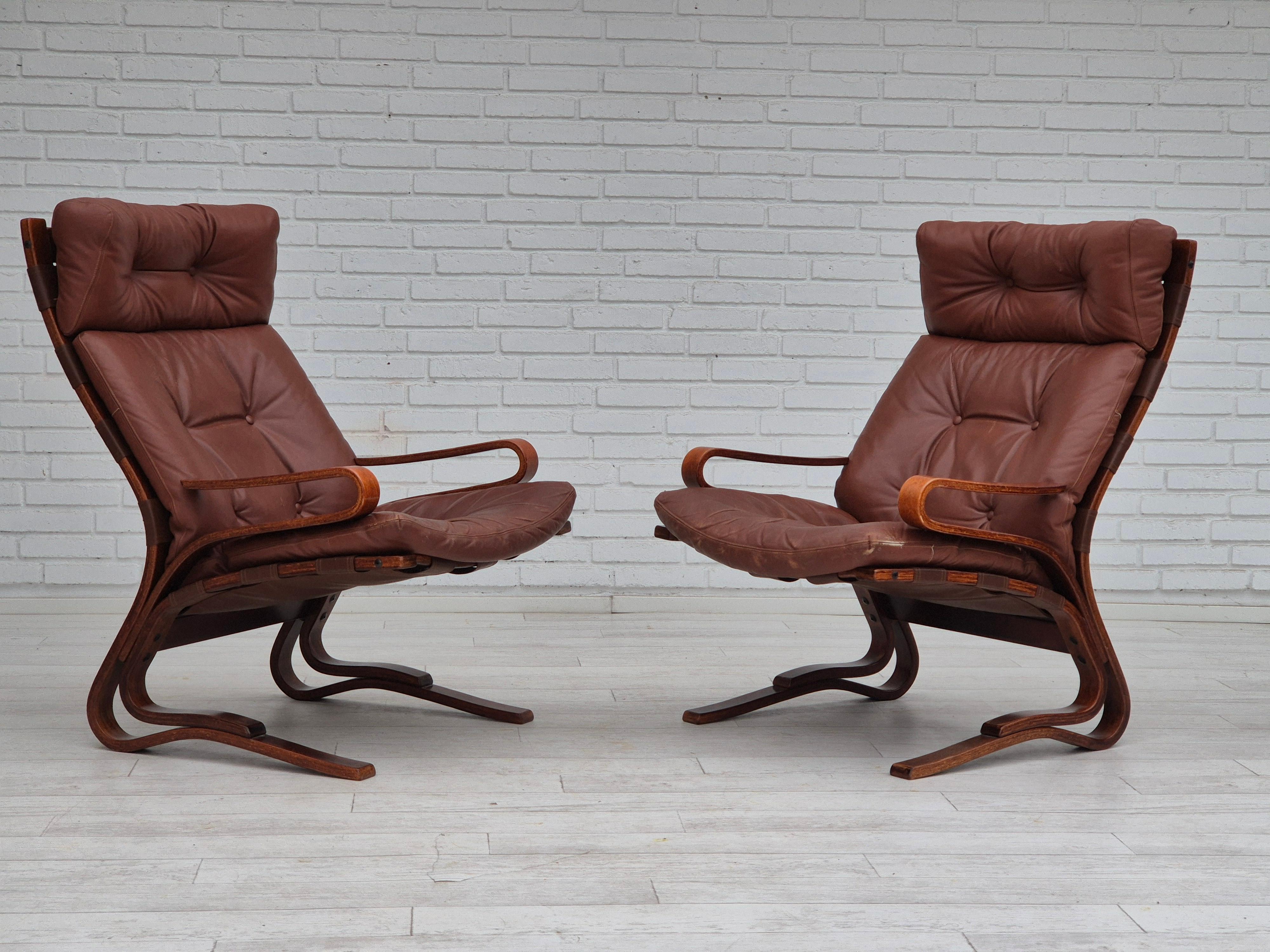 1970er Jahre, skandinavisches Design, Loungesessel, Originalzustand, Leder, gebogenes Holz im Angebot 3