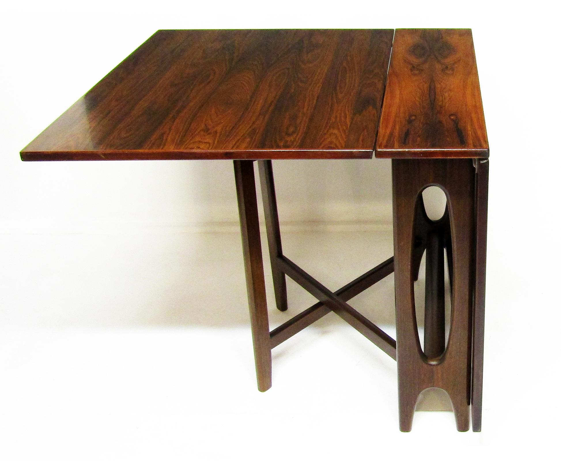 Mid-Century Modern 1970s Scandinavian Drop-Leaf Rio Rosewood Extending Dining Table by Bendt Winge For Sale