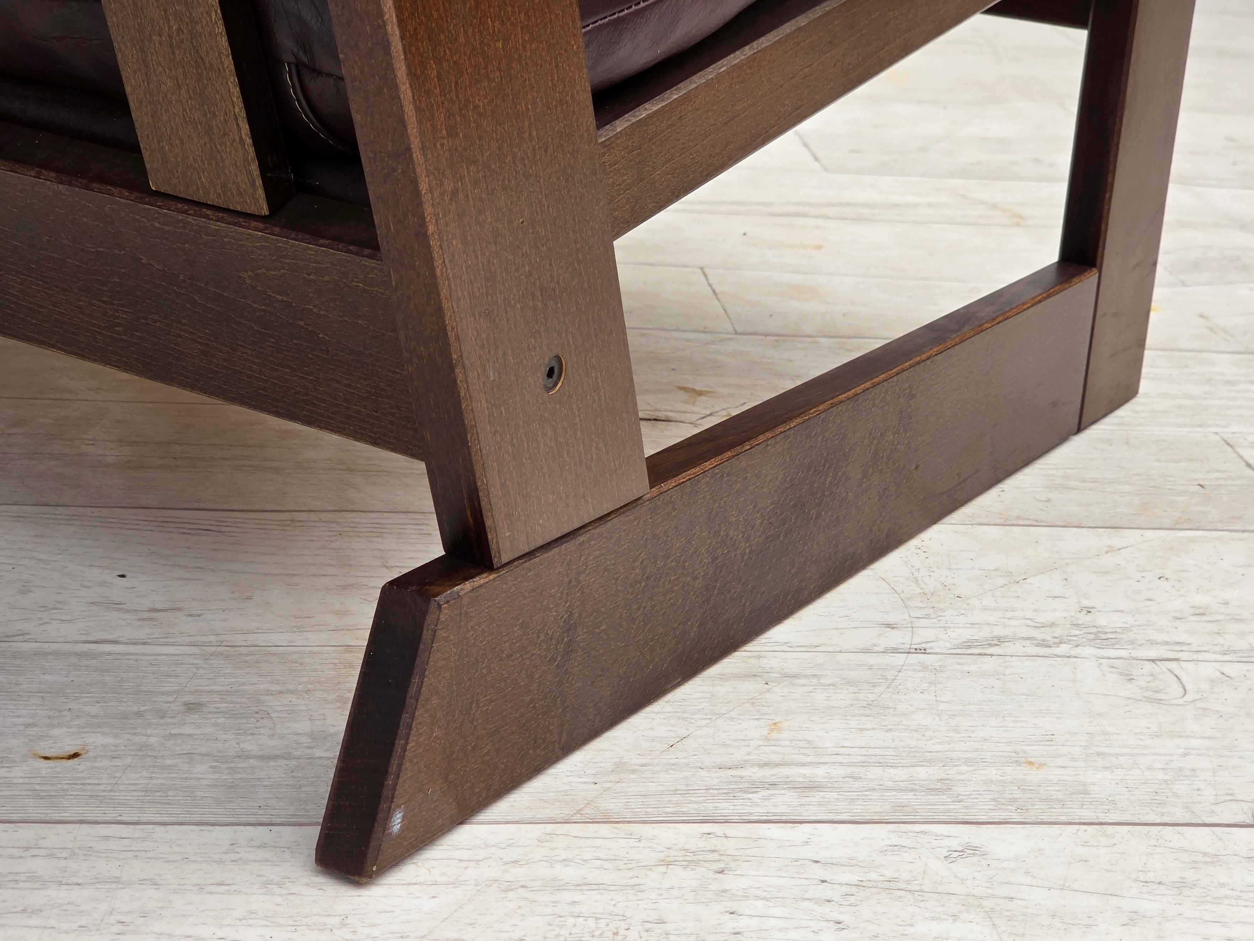 Años 70, sillón escandinavo de respaldo alto, muebles de cuero marrón, madera de haya oscura. en venta 8