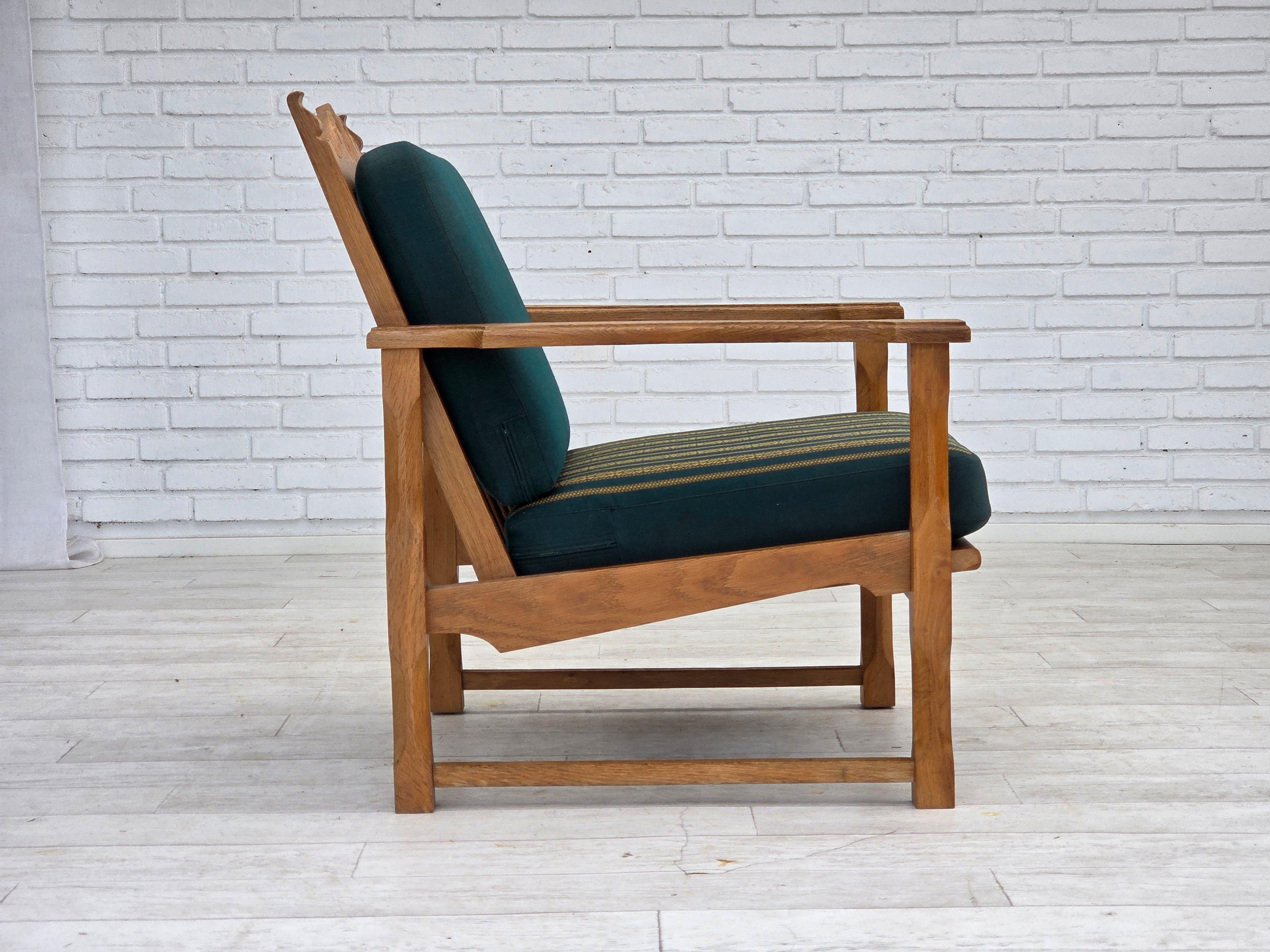 Danois 1970, chaise longue scandinave, meuble vert en laine, bois de chêne massif. en vente