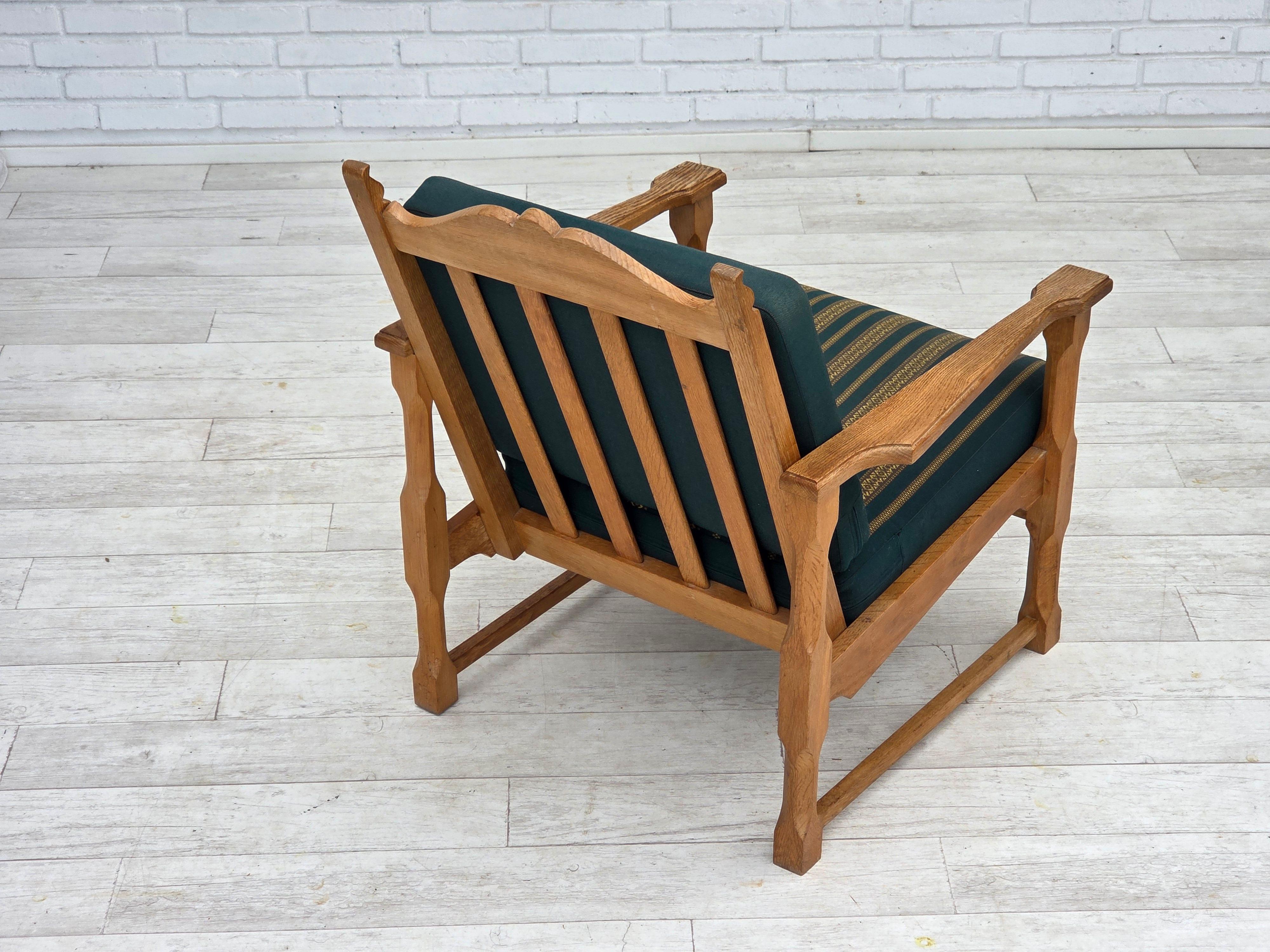 1970, chaise longue scandinave, meuble vert en laine, bois de chêne massif. Bon état - En vente à Tarm, 82