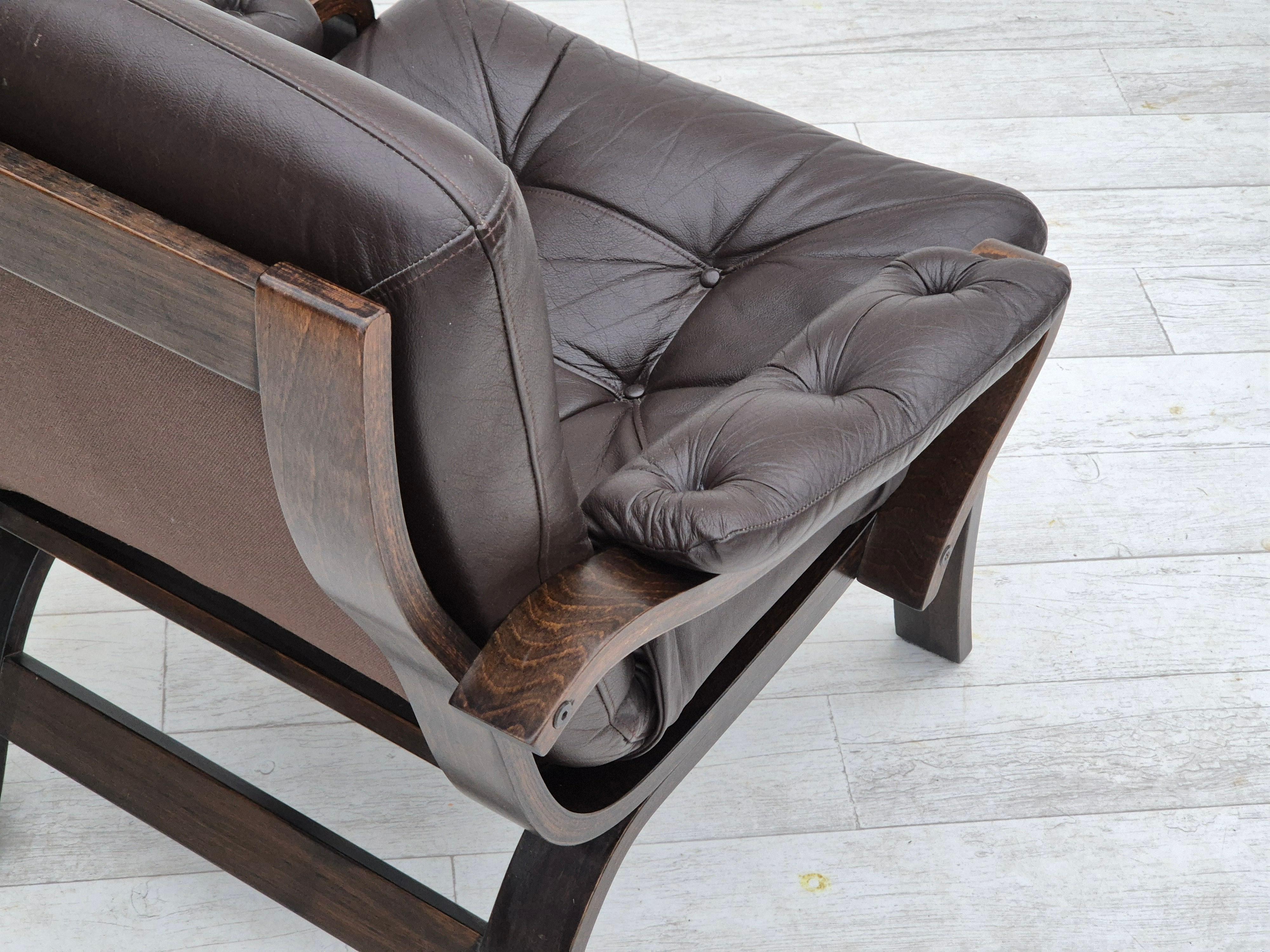 1970er Jahre, skandinavischer Loungesessel im Originalzustand, braunes Leder. im Angebot 7