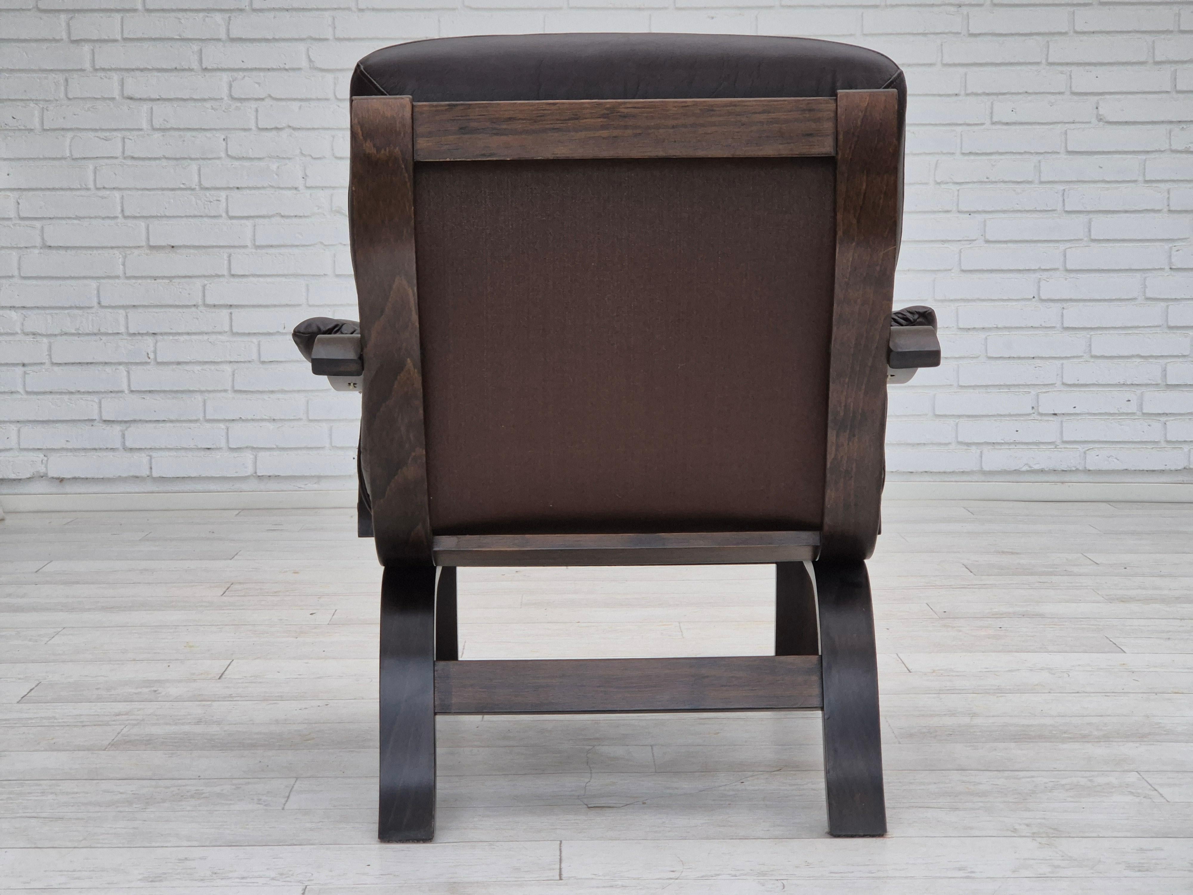 1970er Jahre, skandinavischer Loungesessel im Originalzustand, braunes Leder. (Dänisch) im Angebot
