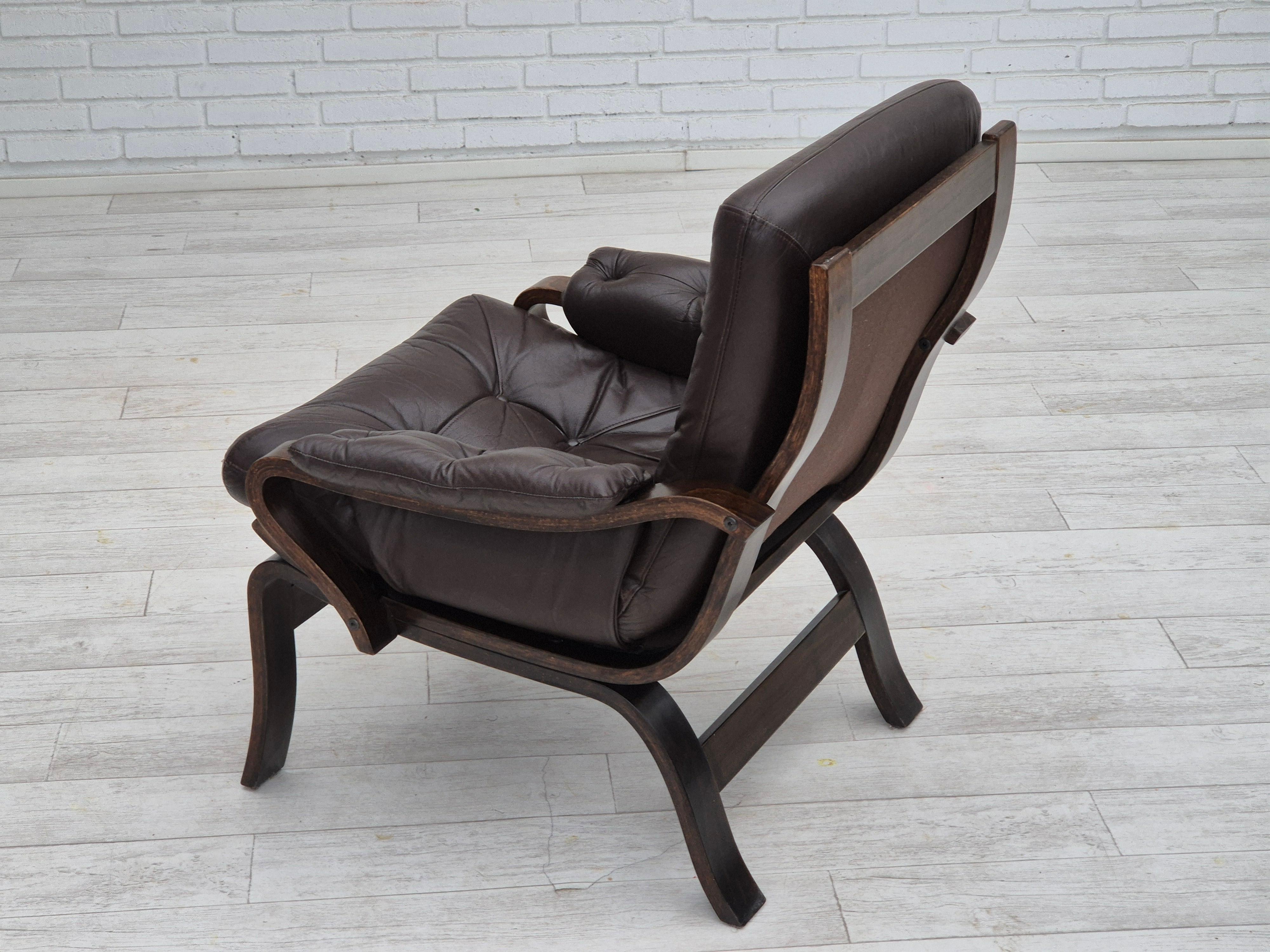 1970er Jahre, skandinavischer Loungesessel im Originalzustand, braunes Leder. im Zustand „Gut“ im Angebot in Tarm, 82