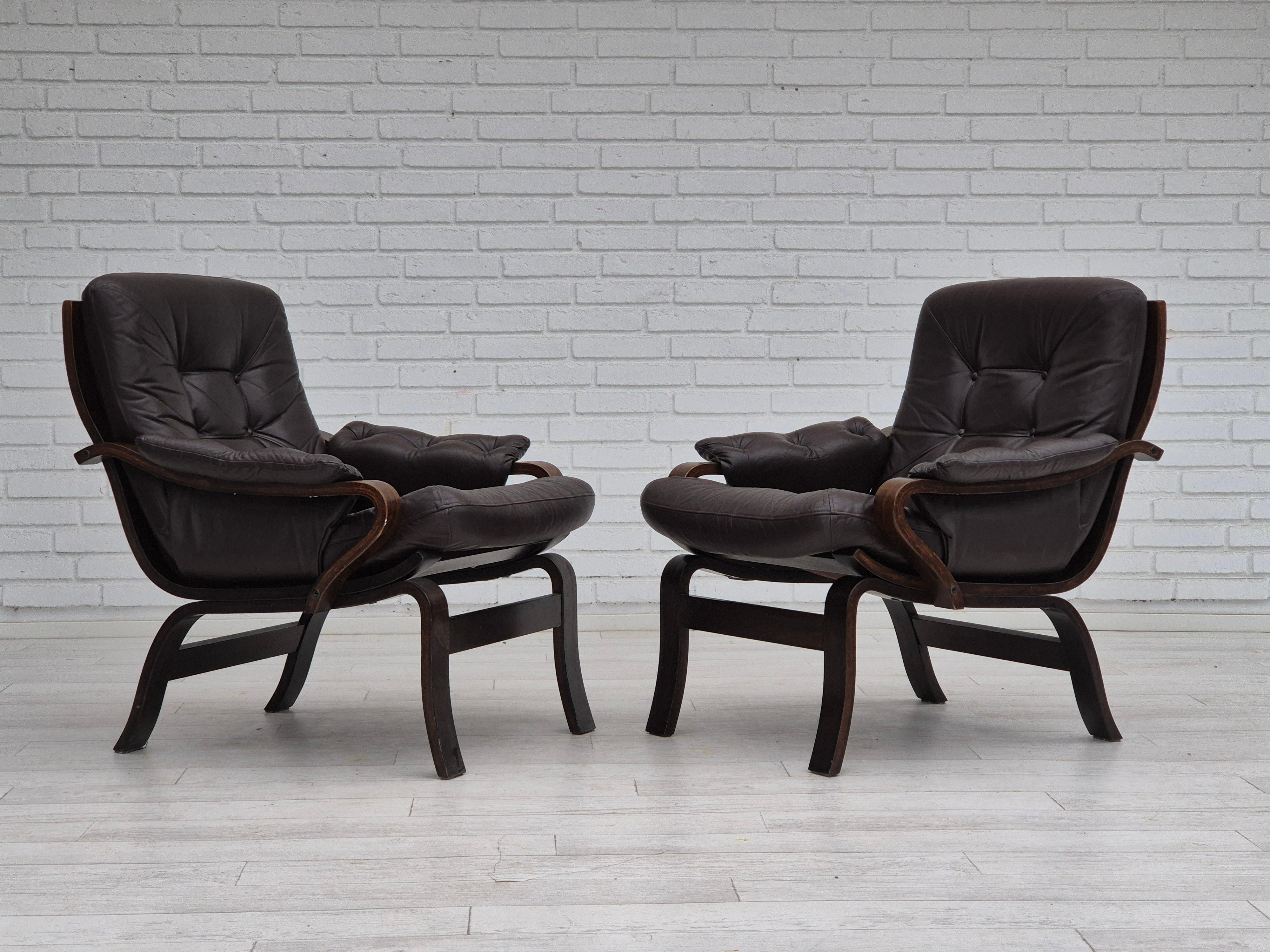 1970er Jahre, skandinavischer Loungesessel im Originalzustand, braunes Leder. (Ende des 20. Jahrhunderts) im Angebot