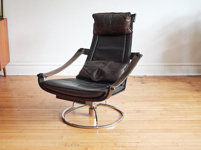 1970s Scandinavian Mid-Century Modern Black Leather Relax Chair For Sale 6