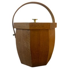 Secchiello per il ghiaccio ottagonale in legno e ottone del 1970 The Modern Scandinavian Mid-Century Modern