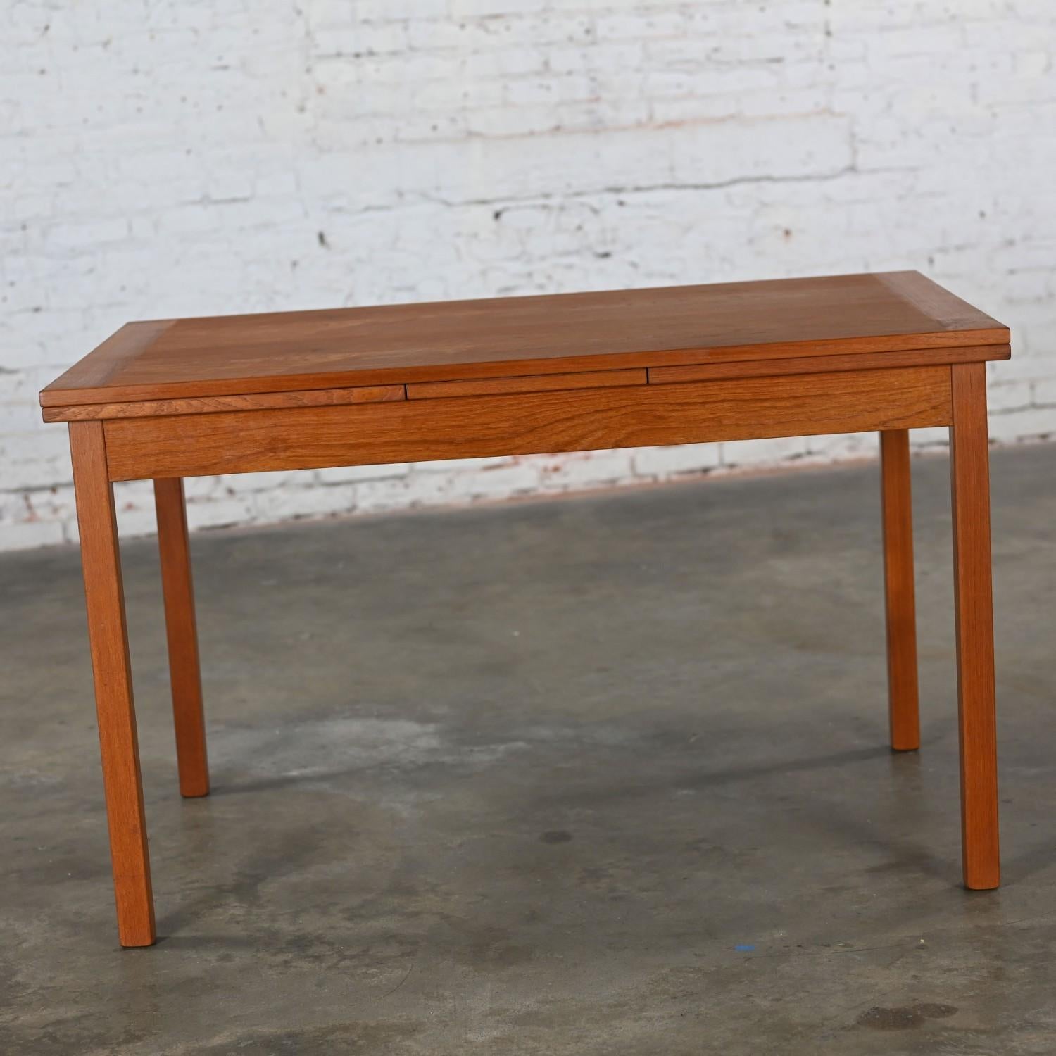 1970’s Scandinavian Modern D Scan Teak Draw Leaf Expanding Dining Table For Sale 5