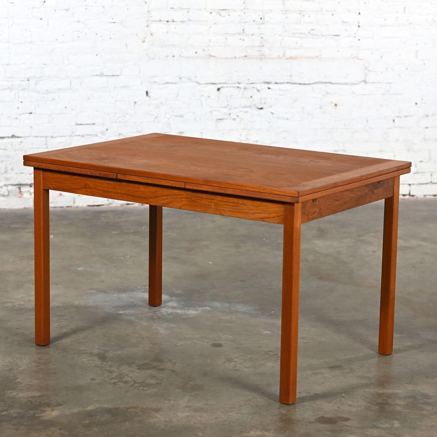 1970’s Scandinavian Modern D Scan Teak Draw Leaf Expanding Dining Table For Sale 7