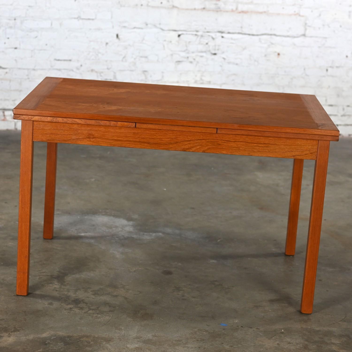 1970’s Scandinavian Modern D Scan Teak Draw Leaf Expanding Dining Table For Sale 14