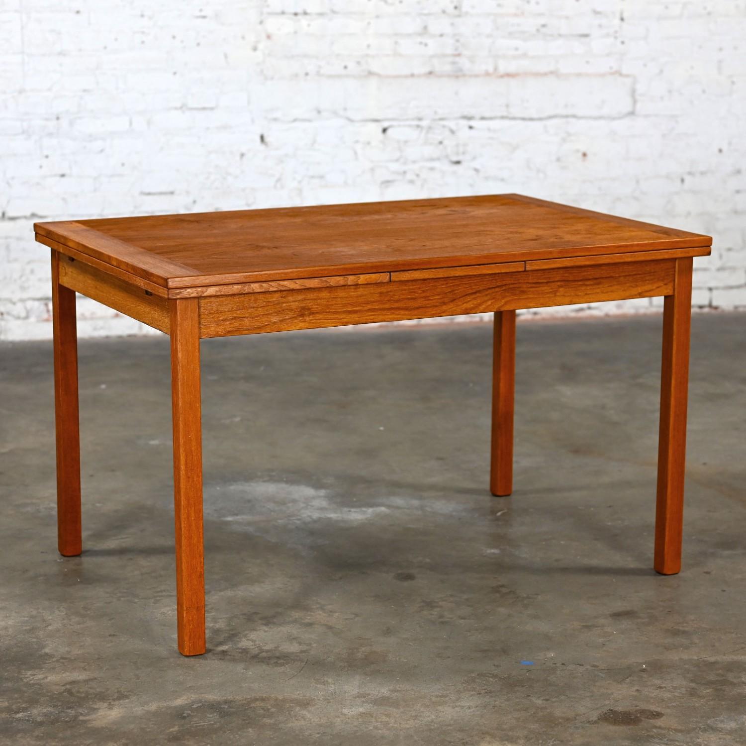 Singaporean 1970’s Scandinavian Modern D Scan Teak Draw Leaf Expanding Dining Table For Sale