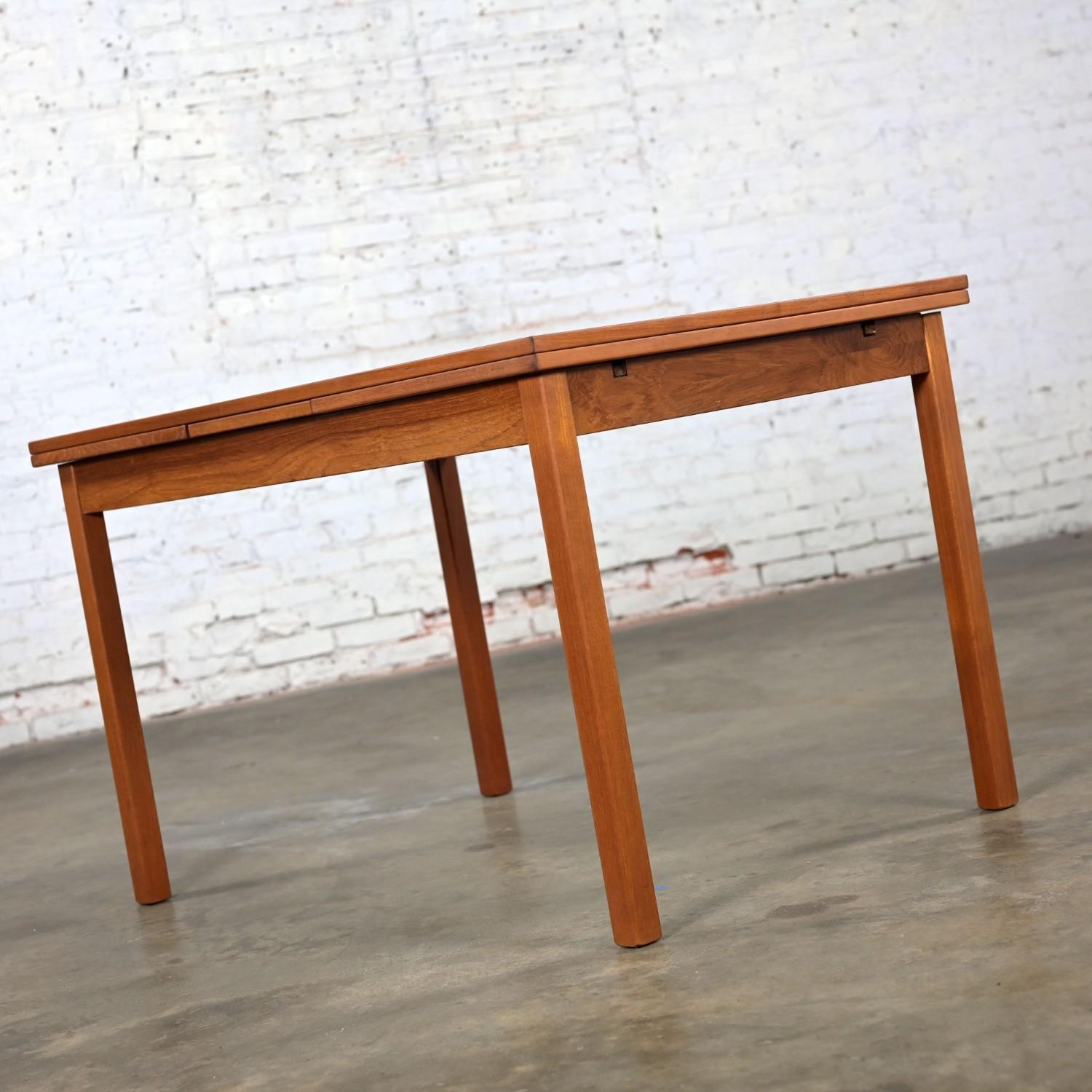 1970’s Scandinavian Modern D Scan Teak Draw Leaf Expanding Dining Table In Good Condition For Sale In Topeka, KS