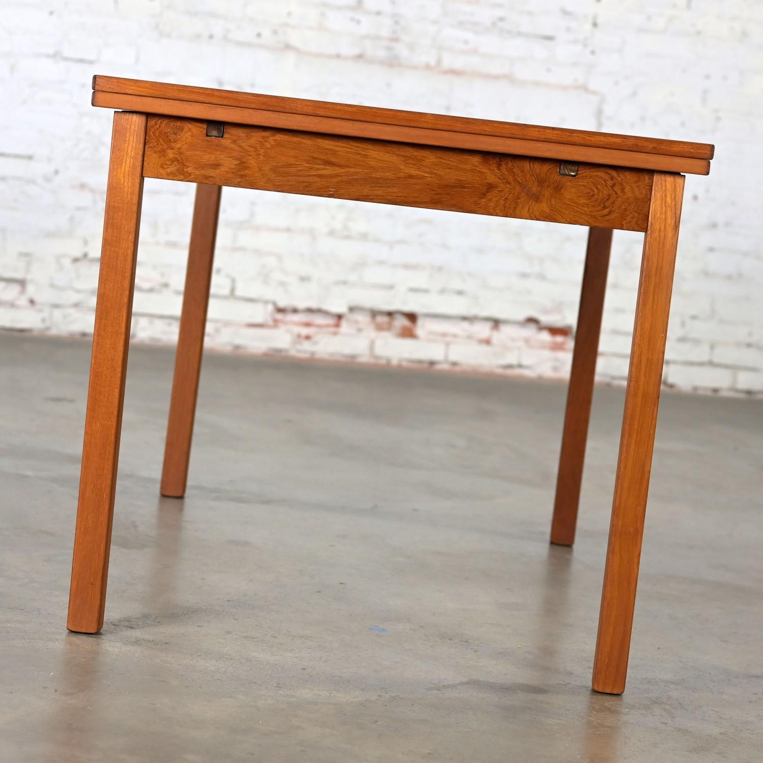 Late 20th Century 1970’s Scandinavian Modern D Scan Teak Draw Leaf Expanding Dining Table For Sale