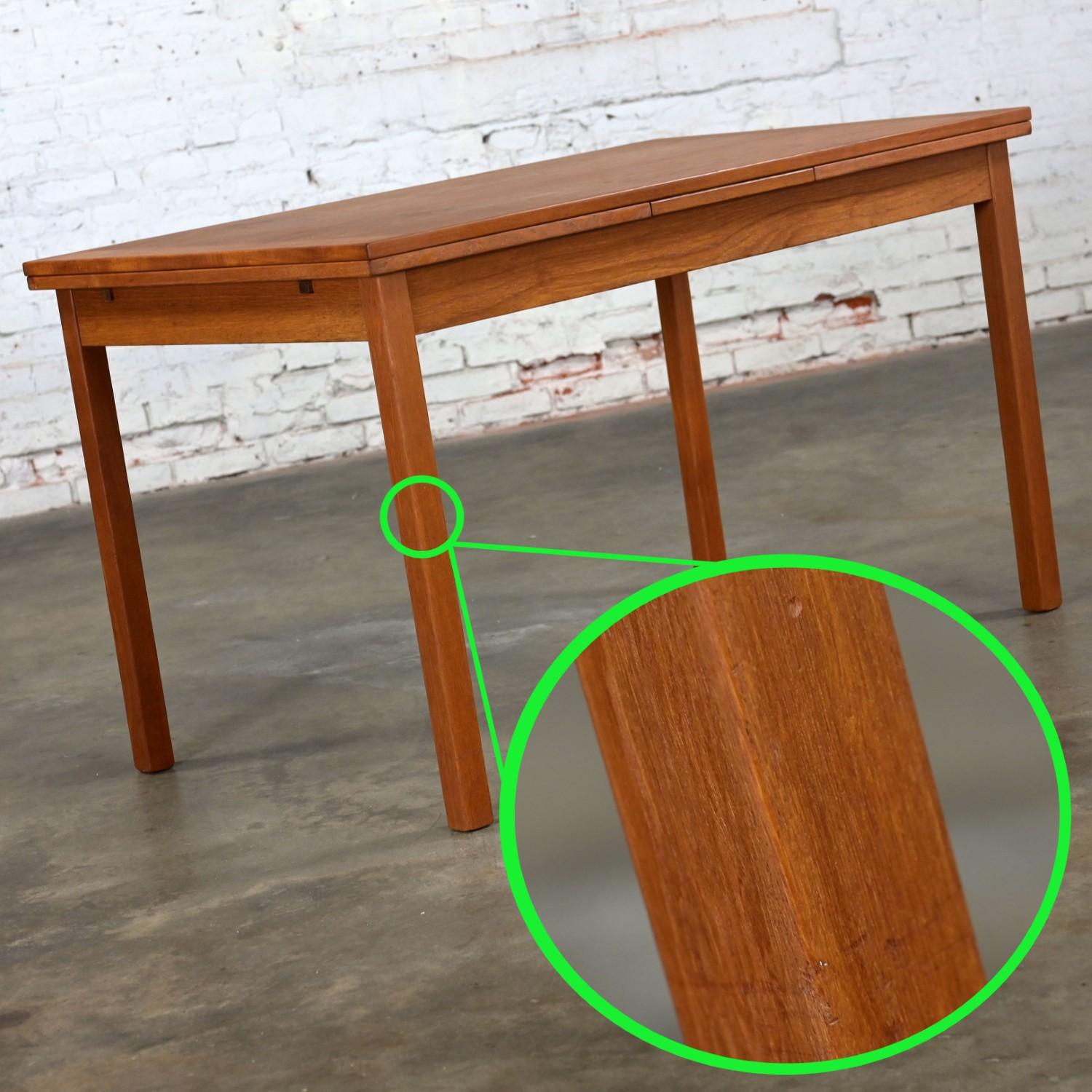 1970’s Scandinavian Modern D Scan Teak Draw Leaf Expanding Dining Table For Sale 4