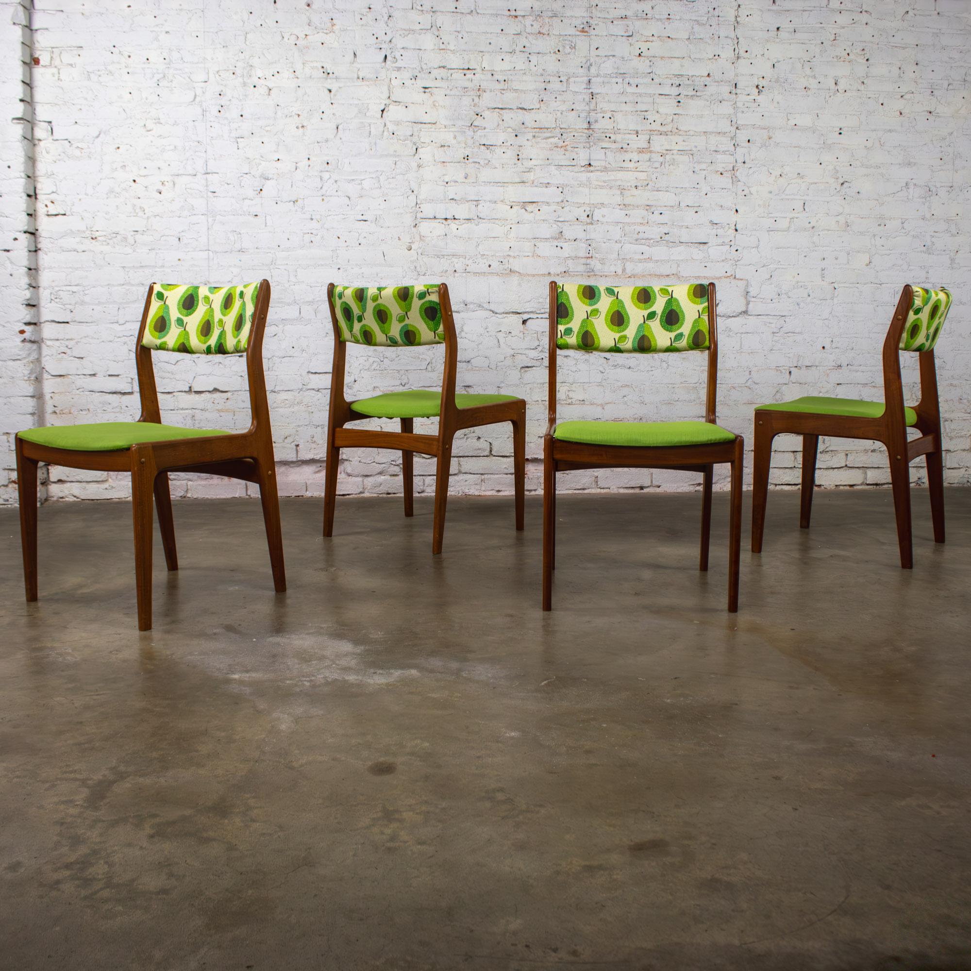 The Modern Scandinavian Scandinavian Dining Chairs by D Scan Teak Frames & Avocado Set 4 en vente 3