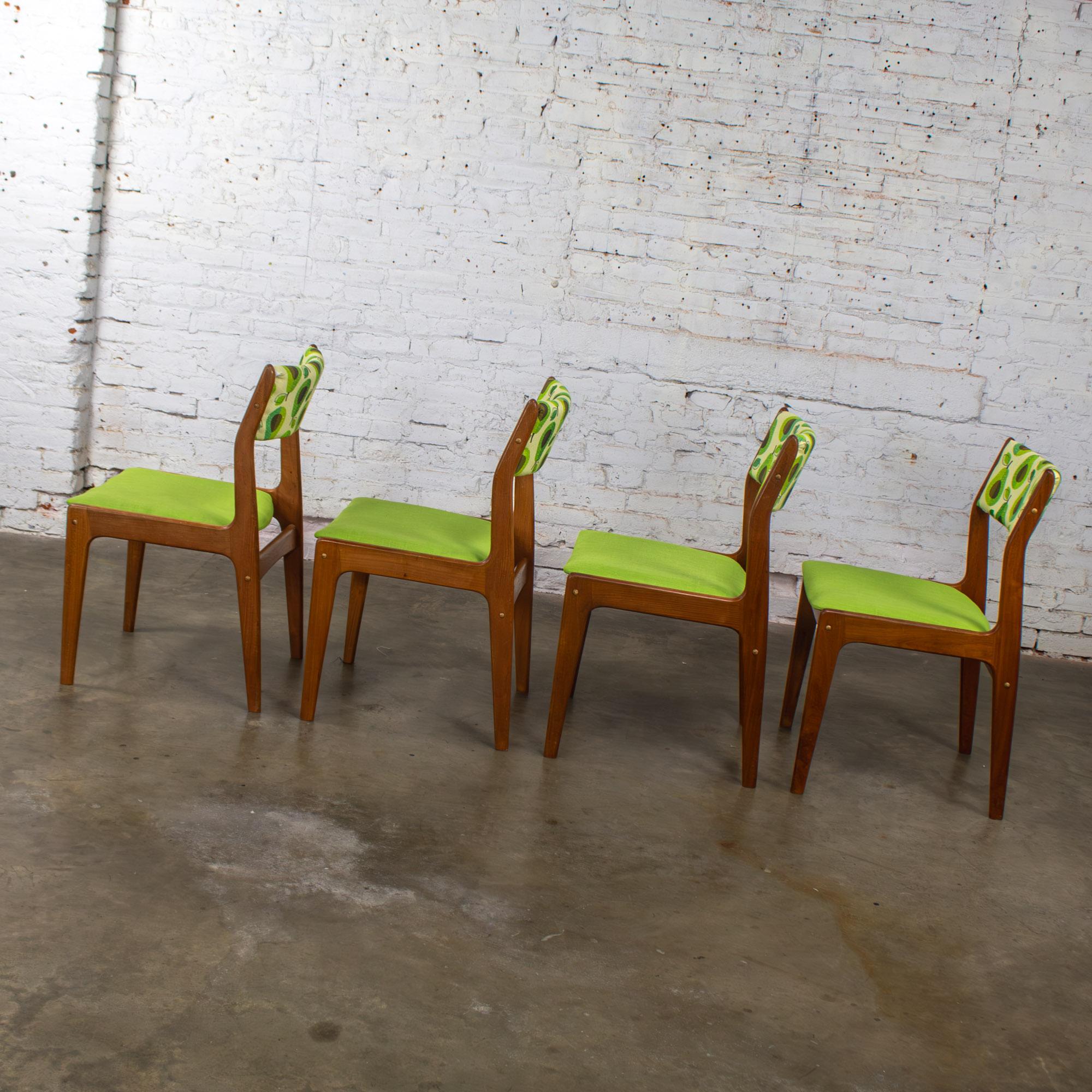 The Modern Scandinavian Scandinavian Dining Chairs by D Scan Teak Frames & Avocado Set 4 en vente 1