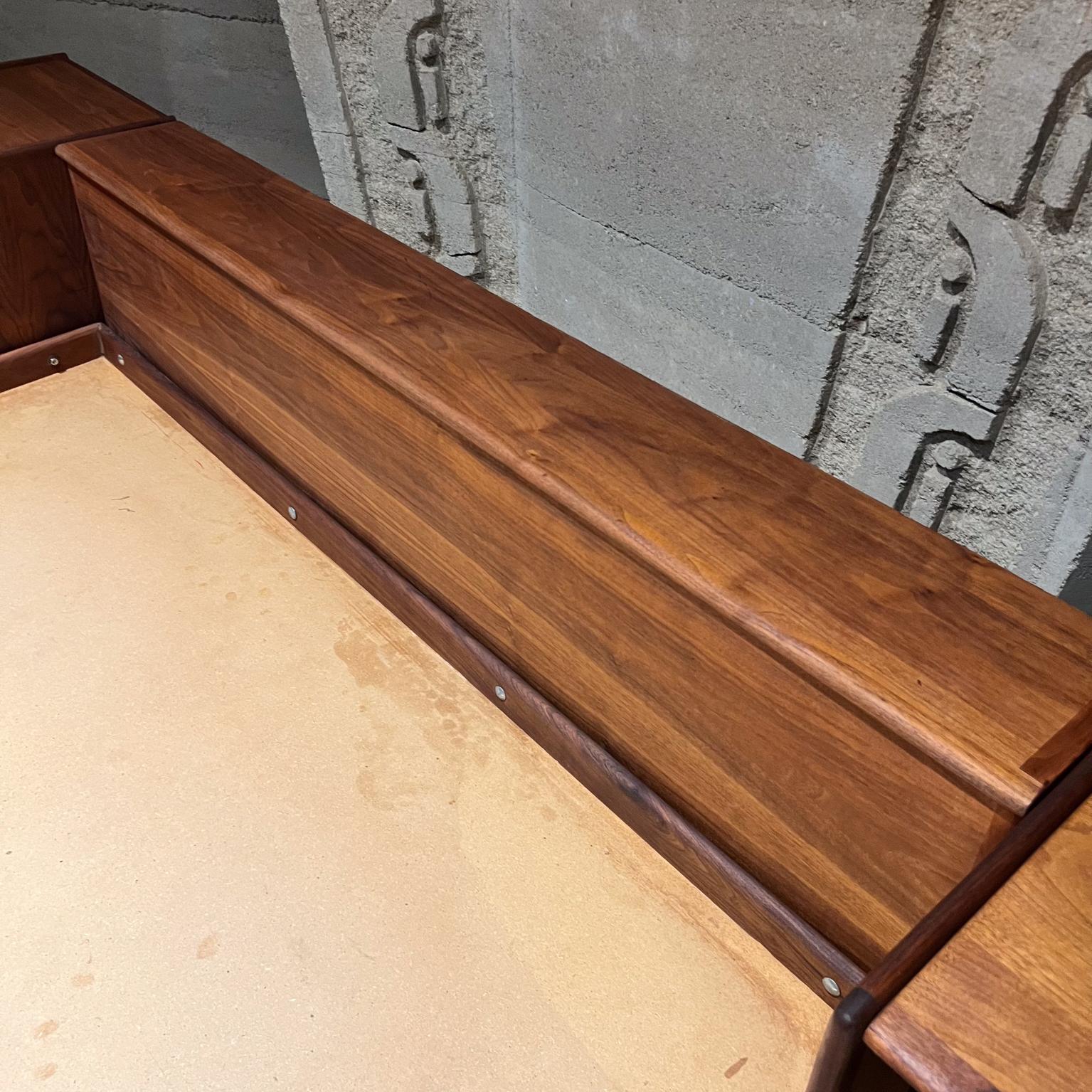 1970s Danish Modern Queen Floating Platform Bed Set For Sale 3