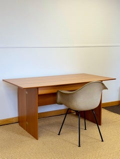 1970 The Modern Scandinavian Scandinavian Table console convertible en teck Bureau