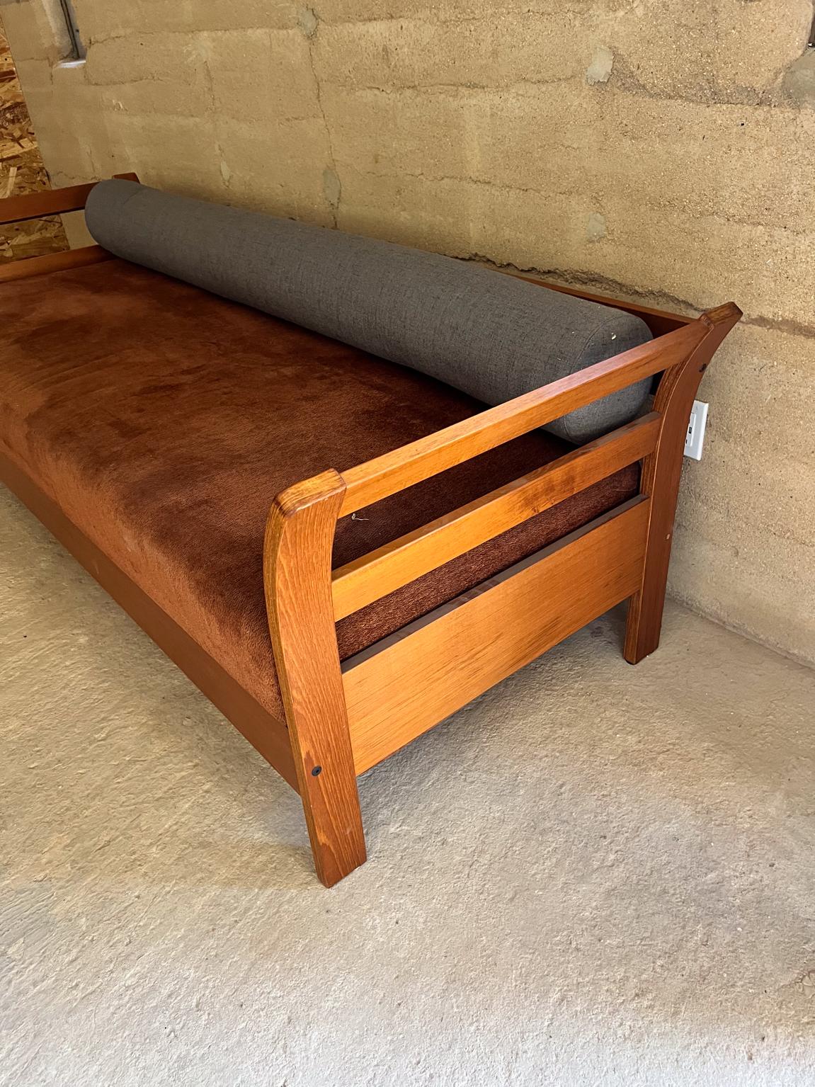 Sofá-cama moderno escandinavo de teca, años 70 finales del siglo XX en venta