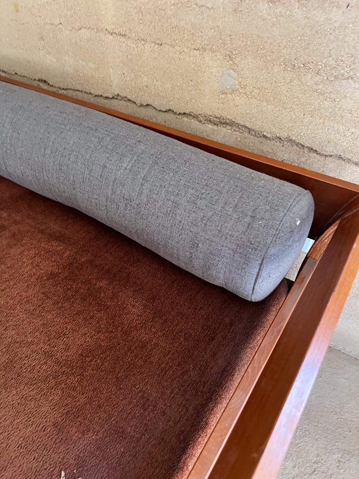 Sofá-cama moderno escandinavo de teca, años 70 Tela en venta