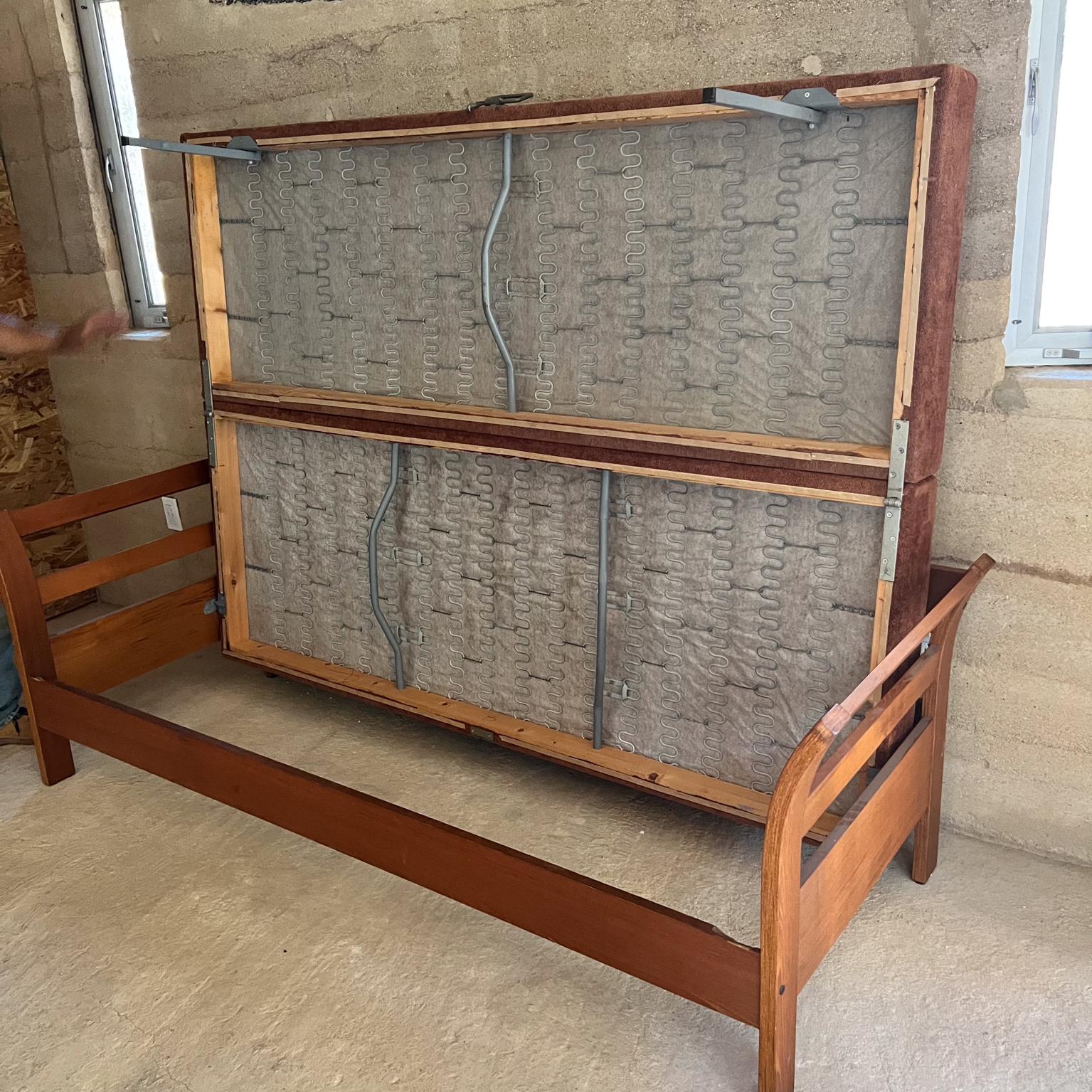 Sofá-cama moderno escandinavo de teca, años 70 en venta 3