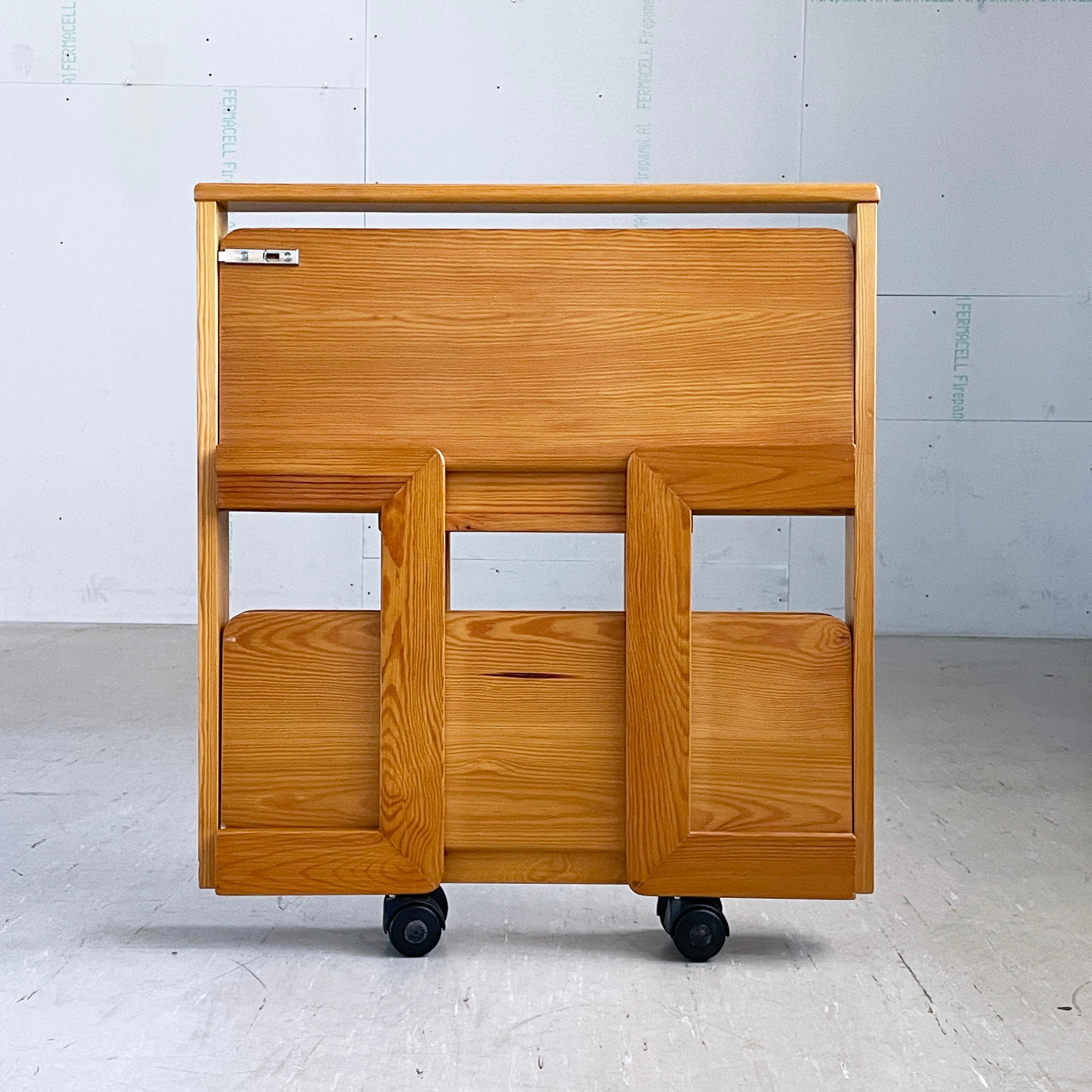 1970's Scandinavian Pinewood Folding Serving Trolley For Sale 8