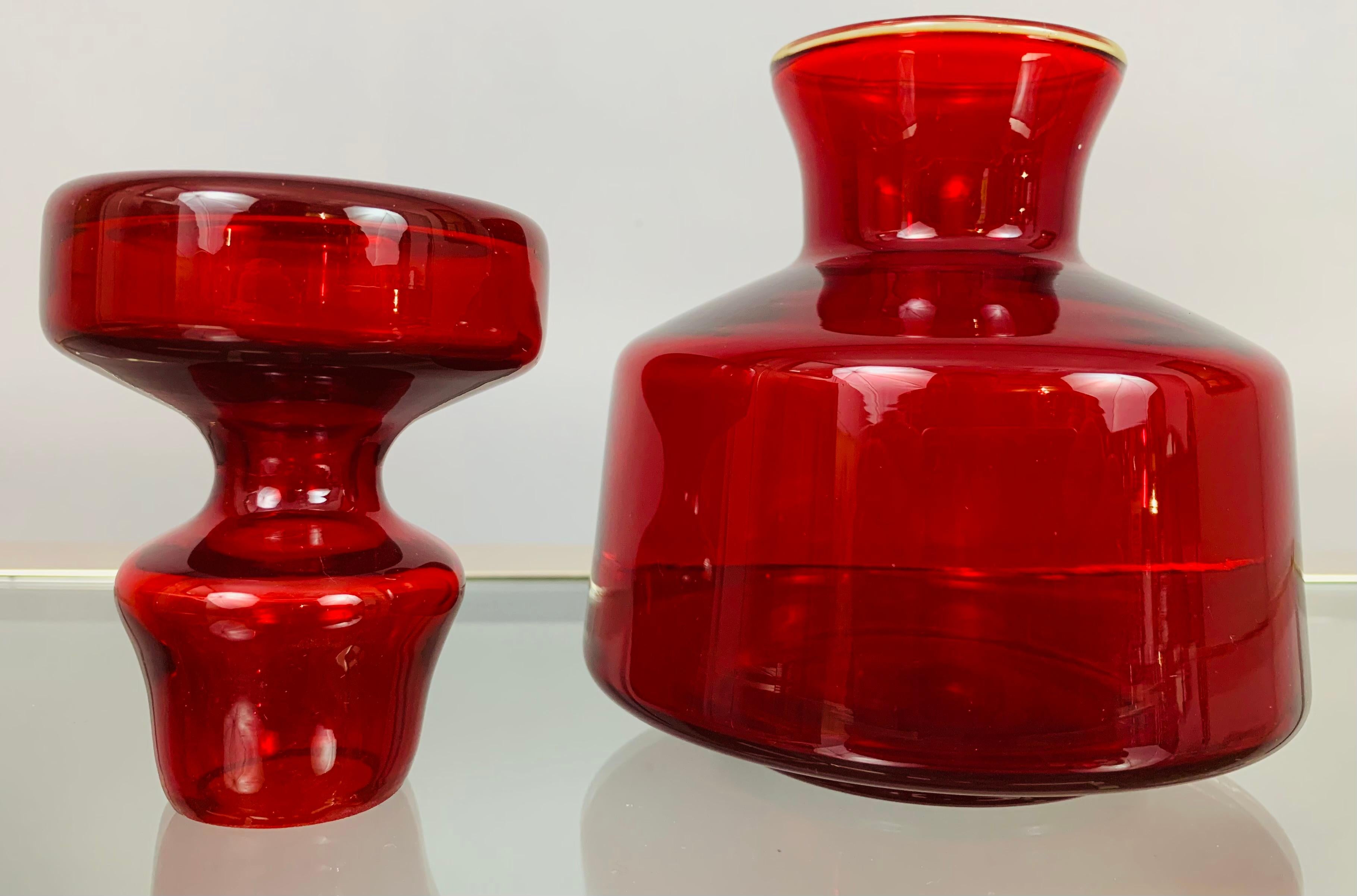 1970s Scandinavian Red Glass Flask with Stopper -Tamara Aladin for Riihimaki 8