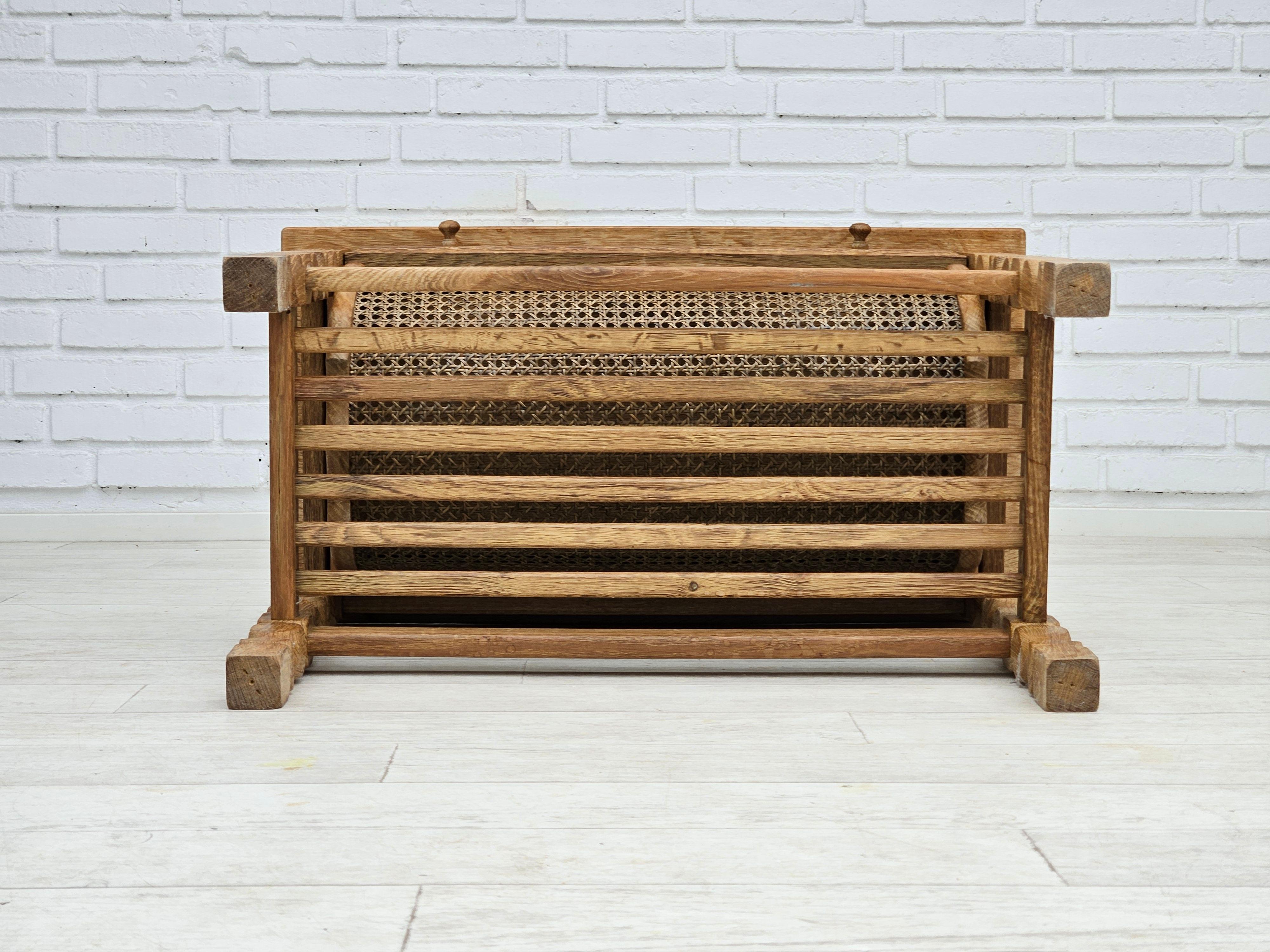 1970er Jahre, skandinavischer Nähtisch, massives Eichenholz, Rattan. im Angebot 11