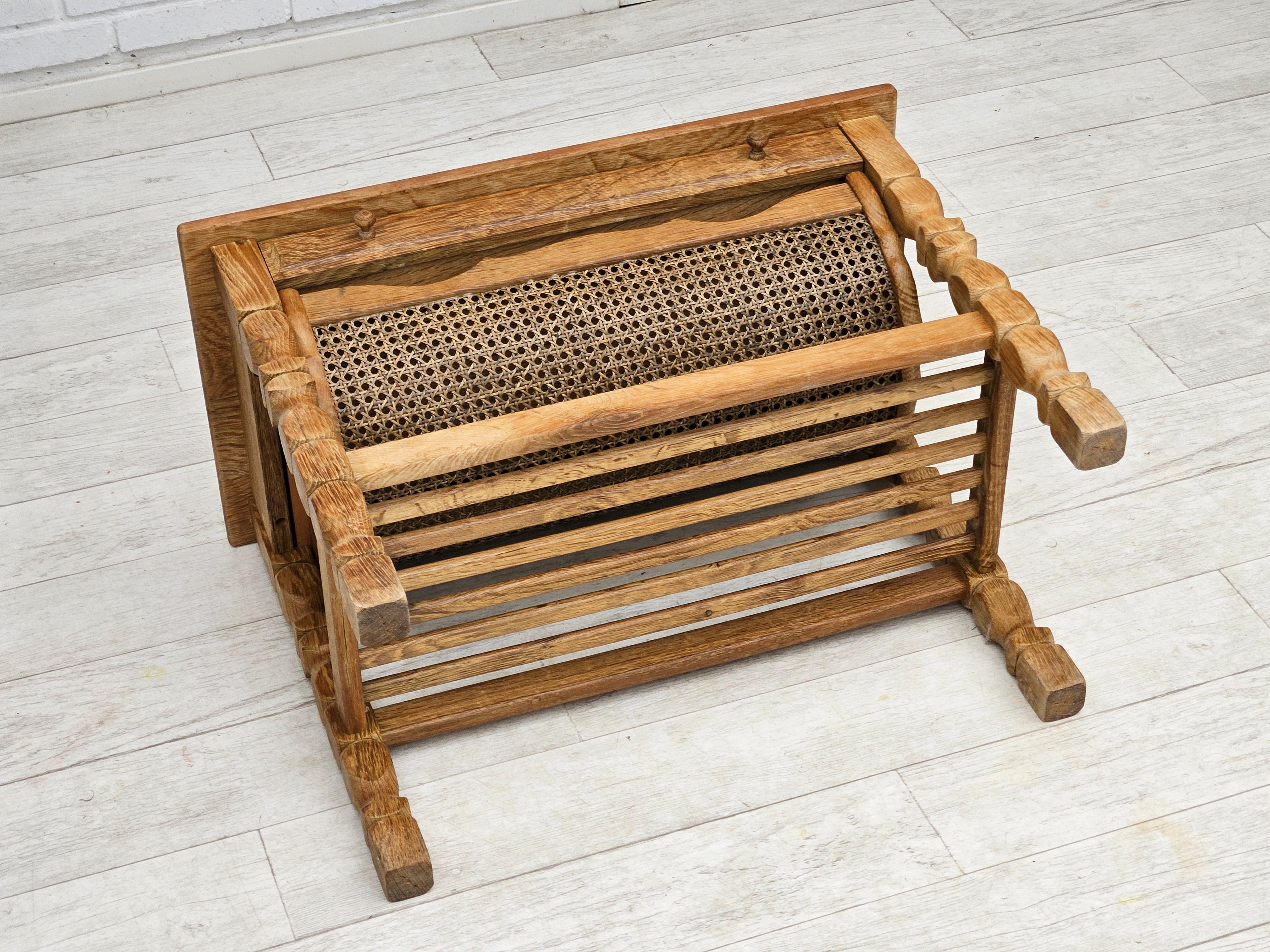 1970er Jahre, skandinavischer Nähtisch, massives Eichenholz, Rattan. im Angebot 12