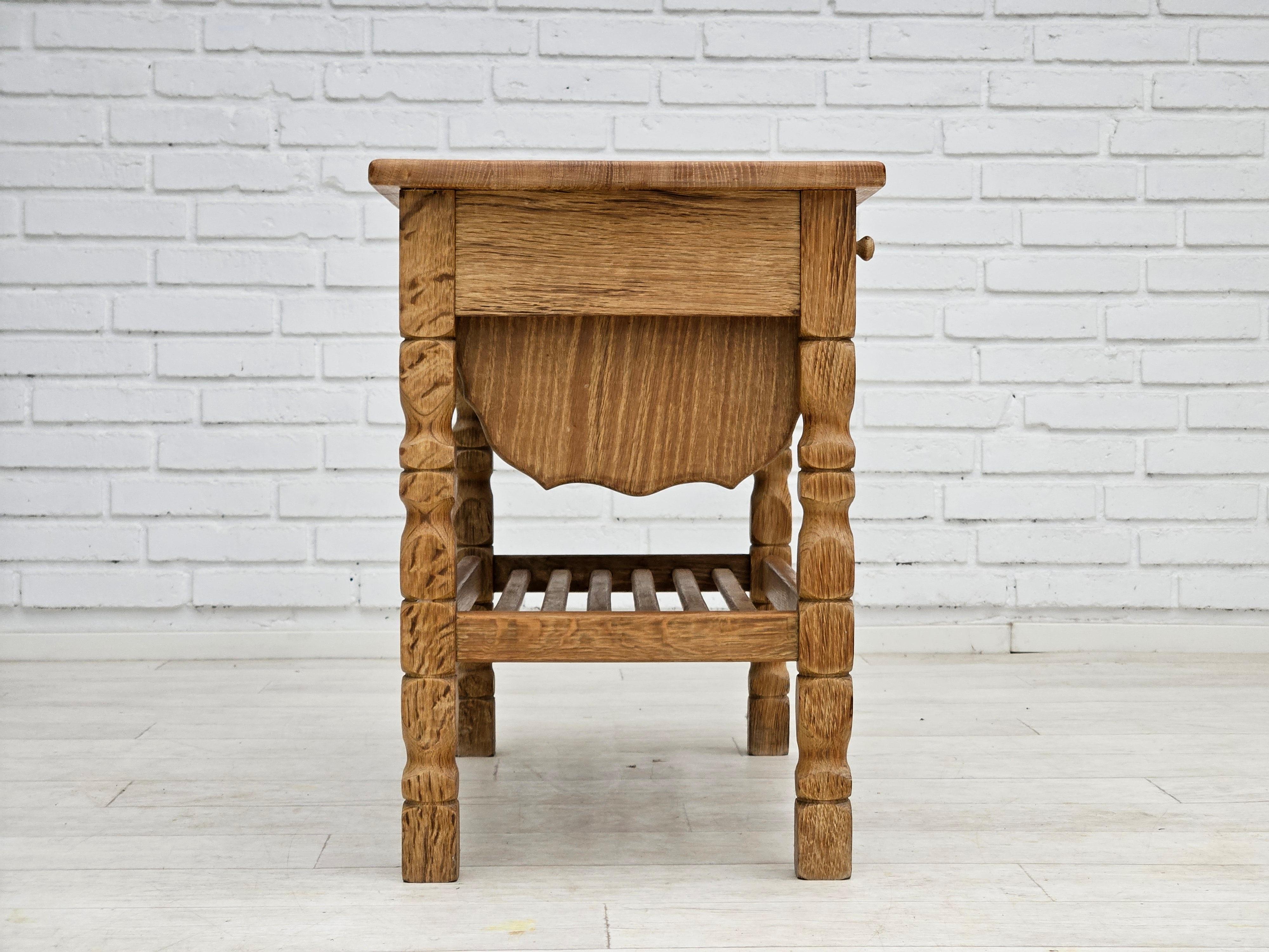 1970er Jahre, skandinavischer Nähtisch, massives Eichenholz, Rattan. im Angebot 1