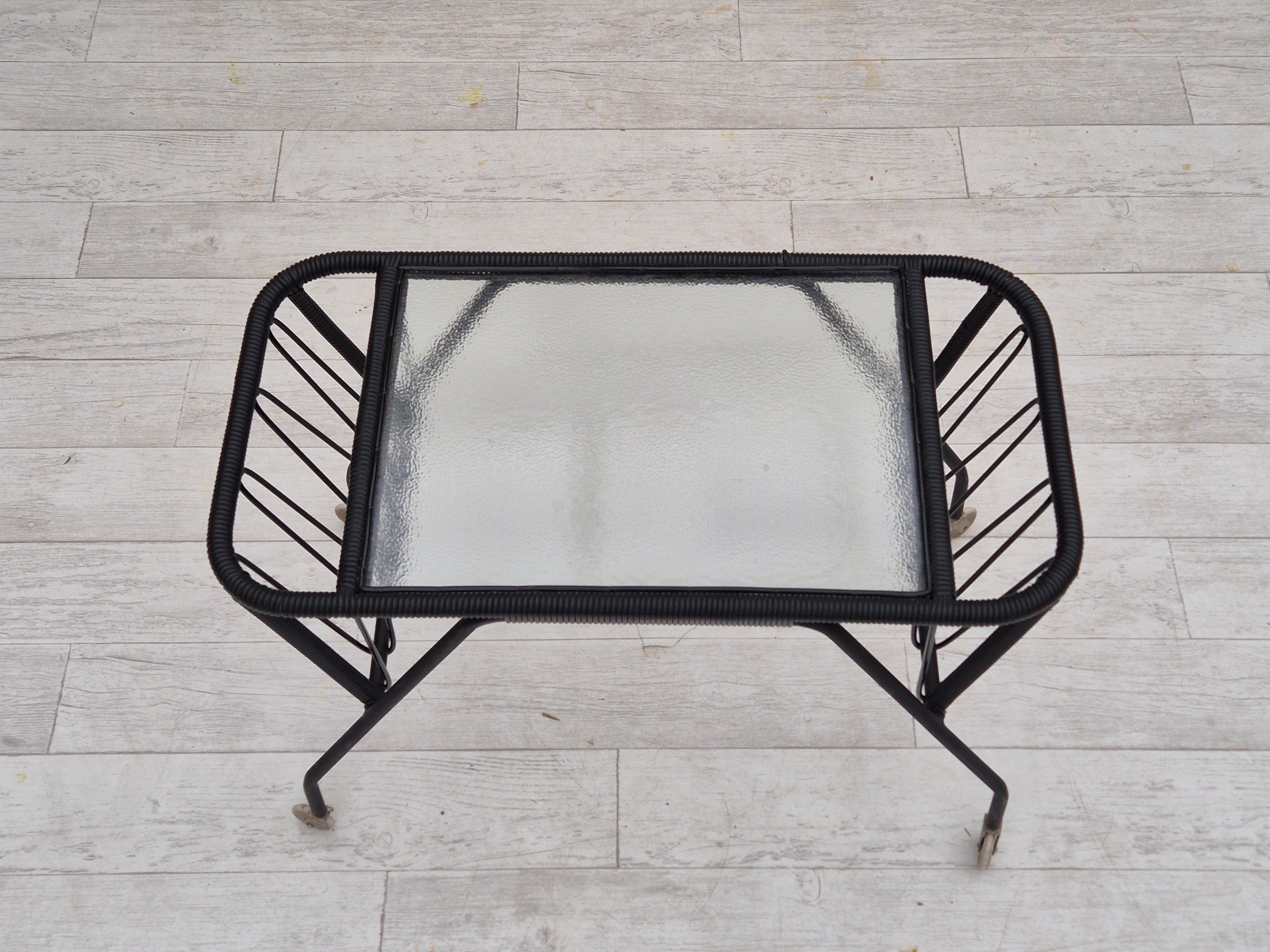 Table d'appoint scandinave des années 1970, état d'origine, verre, bois, acier. en vente 4