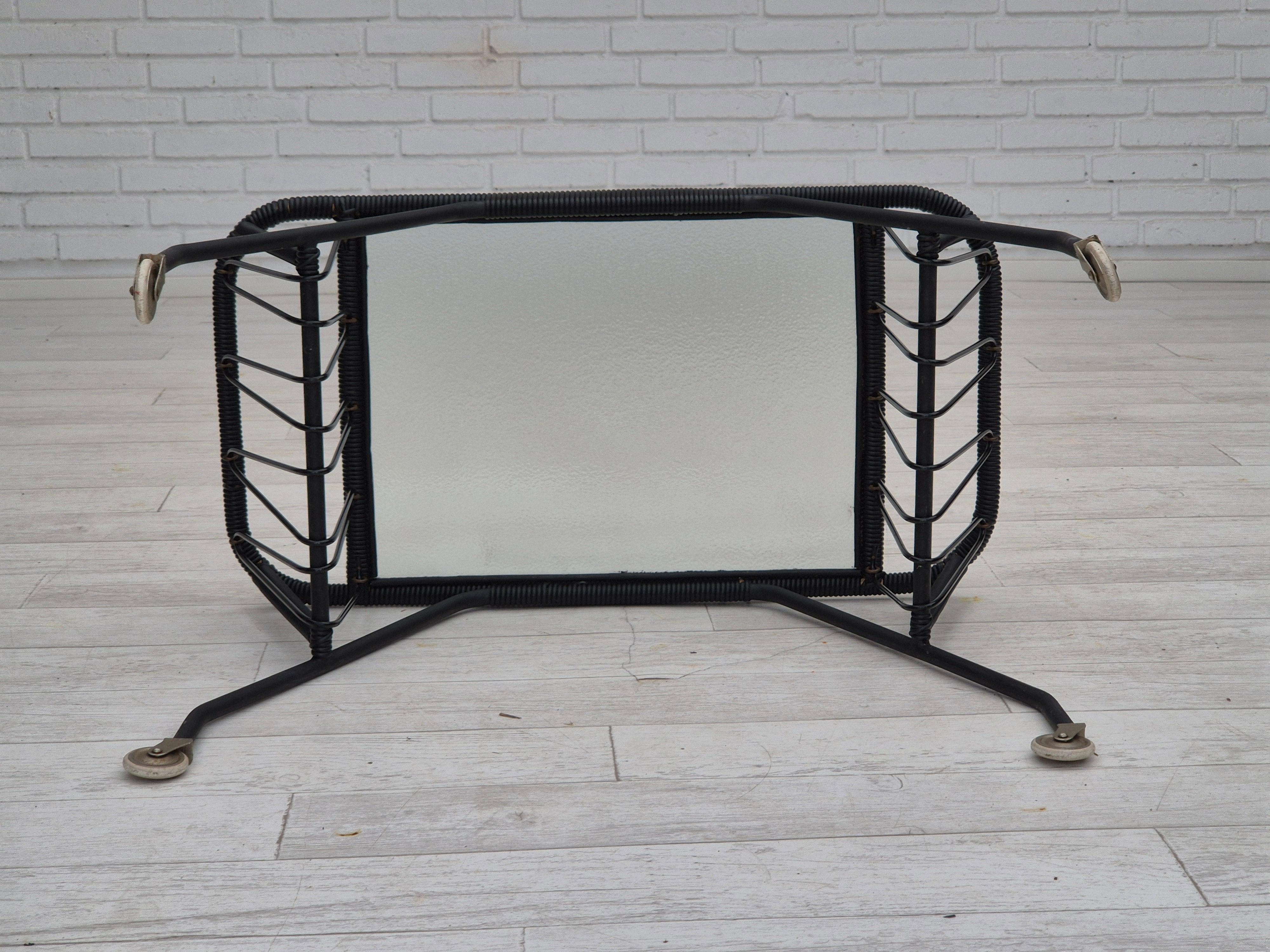 Table d'appoint scandinave des années 1970, état d'origine, verre, bois, acier. en vente 5