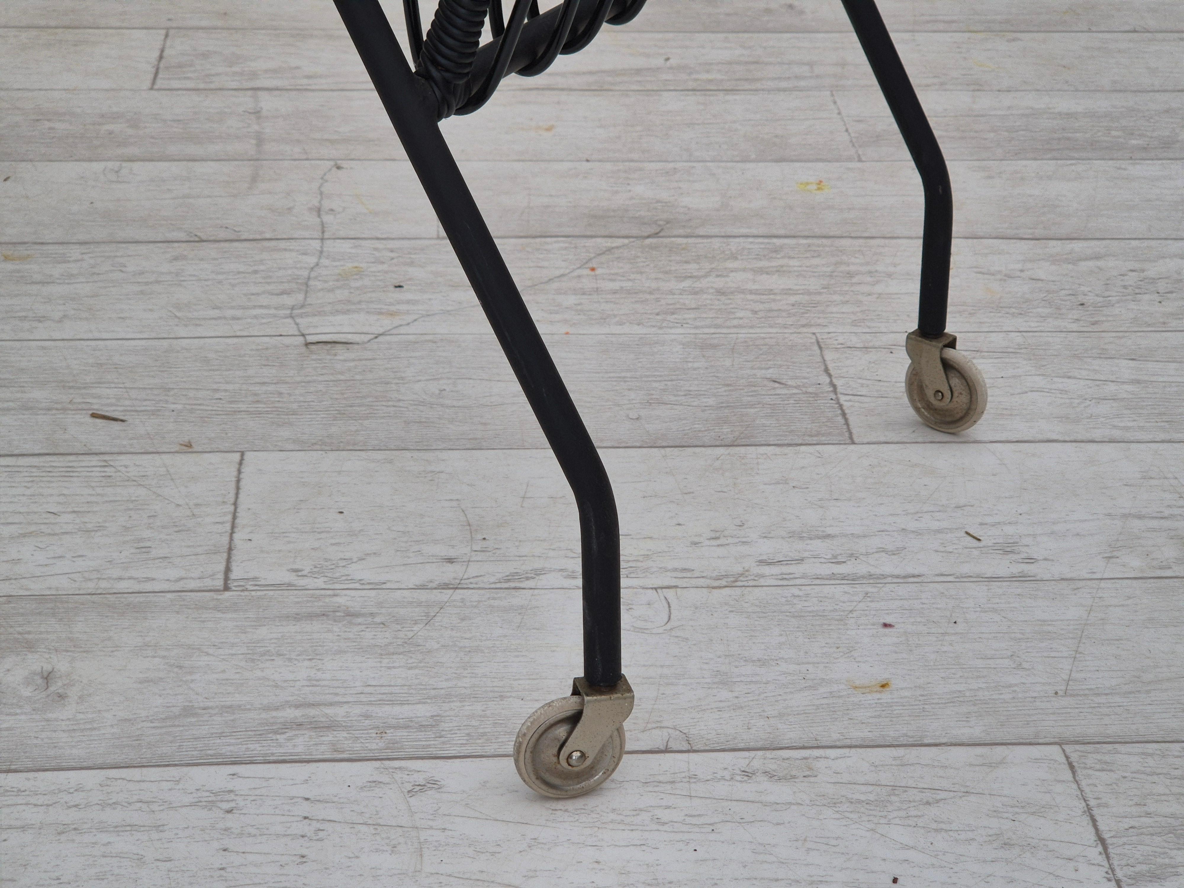 Table d'appoint scandinave des années 1970, état d'origine, verre, bois, acier. en vente 10