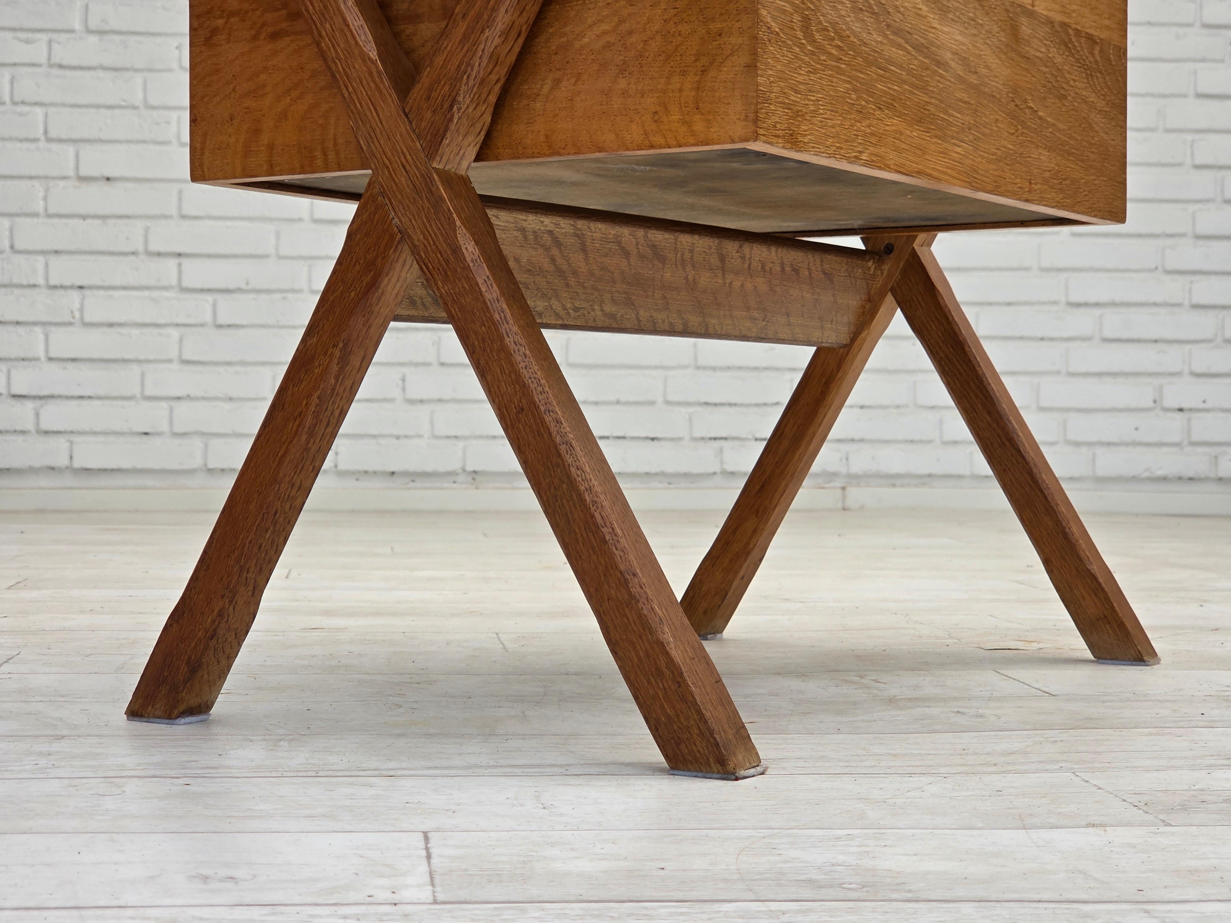 Anni '70, tavolino scandinavo con cassetto, legno massiccio di Oak, legno di teak. in vendita 6