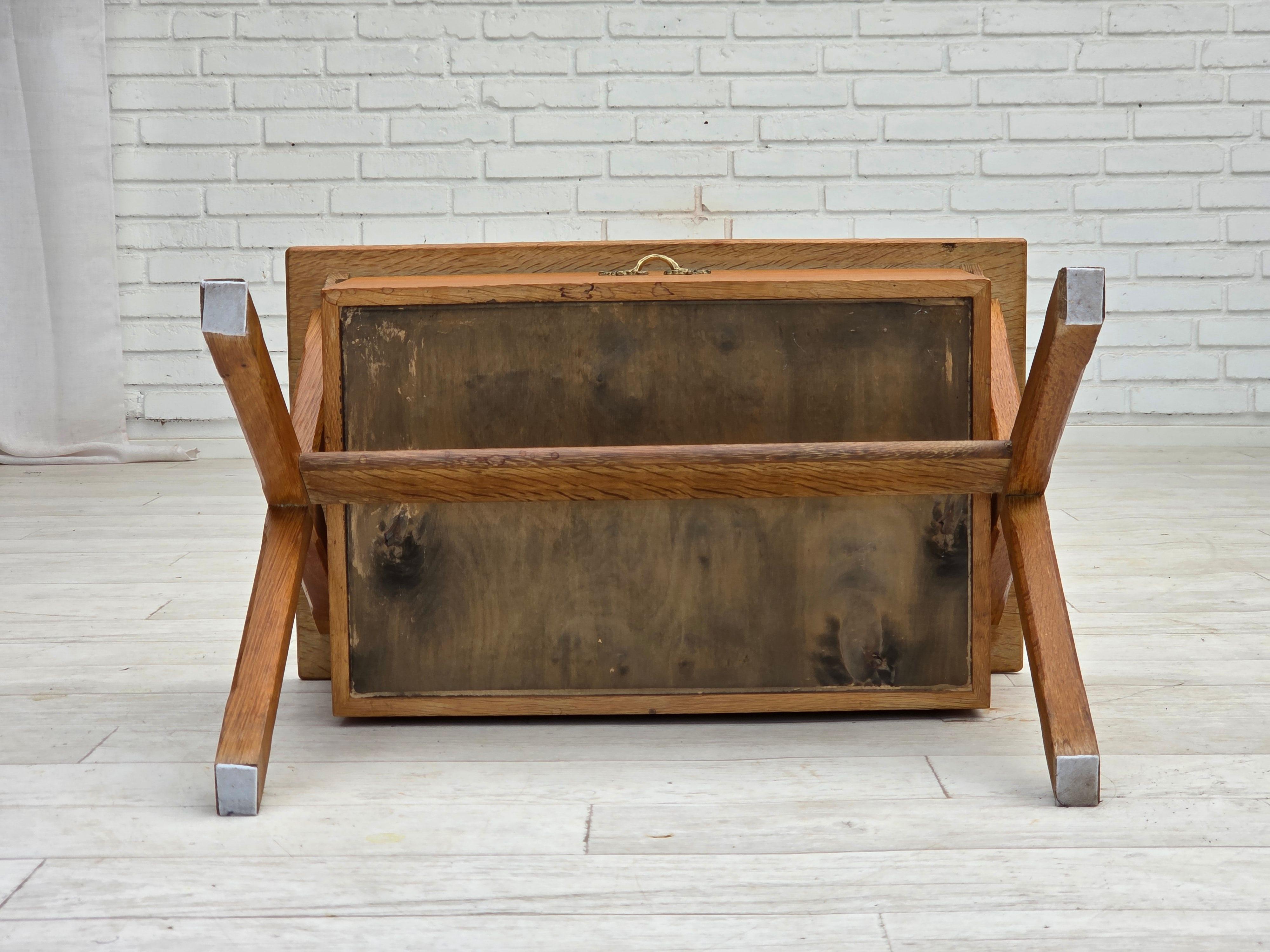 Anni '70, tavolino scandinavo con cassetto, legno massiccio di Oak, legno di teak. in vendita 8